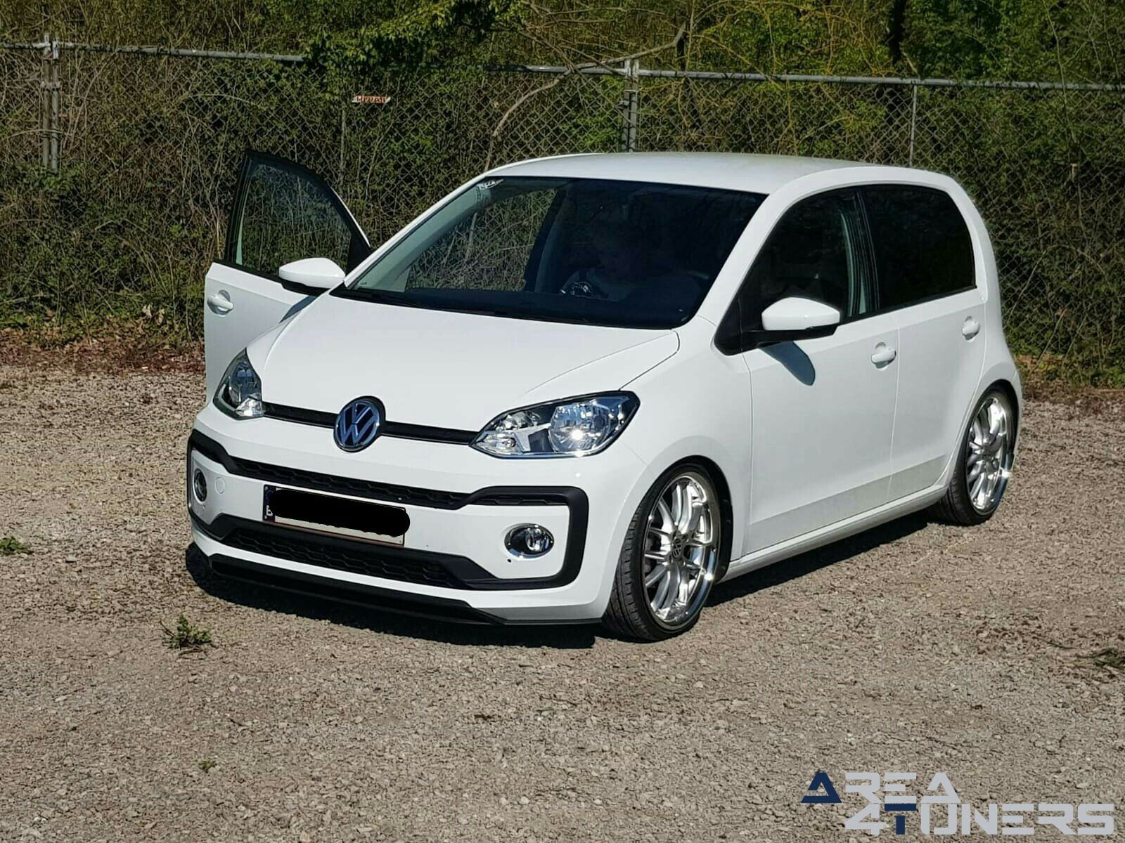 Vip Crew The Come Back
Imagen del reportaje de la revista Tuning Area4tuners.es, de la
concentración de coches Tuning del año 2019 en Montigny Le Tilleul Bégica