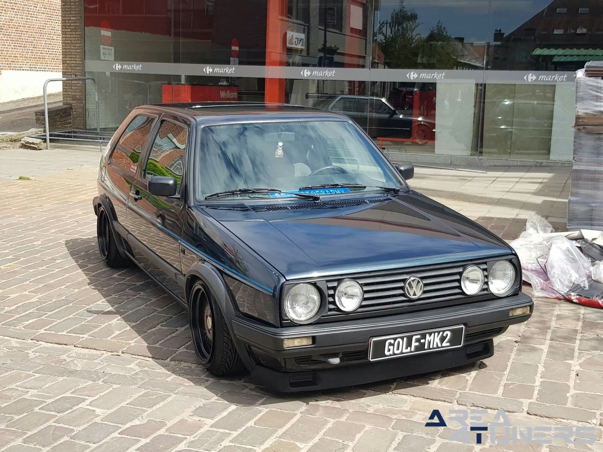 Art On Wheels 2k19
Imagen del reportaje de la revista Tuning Area4tuners.es, de la
concentración de coches Tuning del año 2019 en Moorslede Bégica