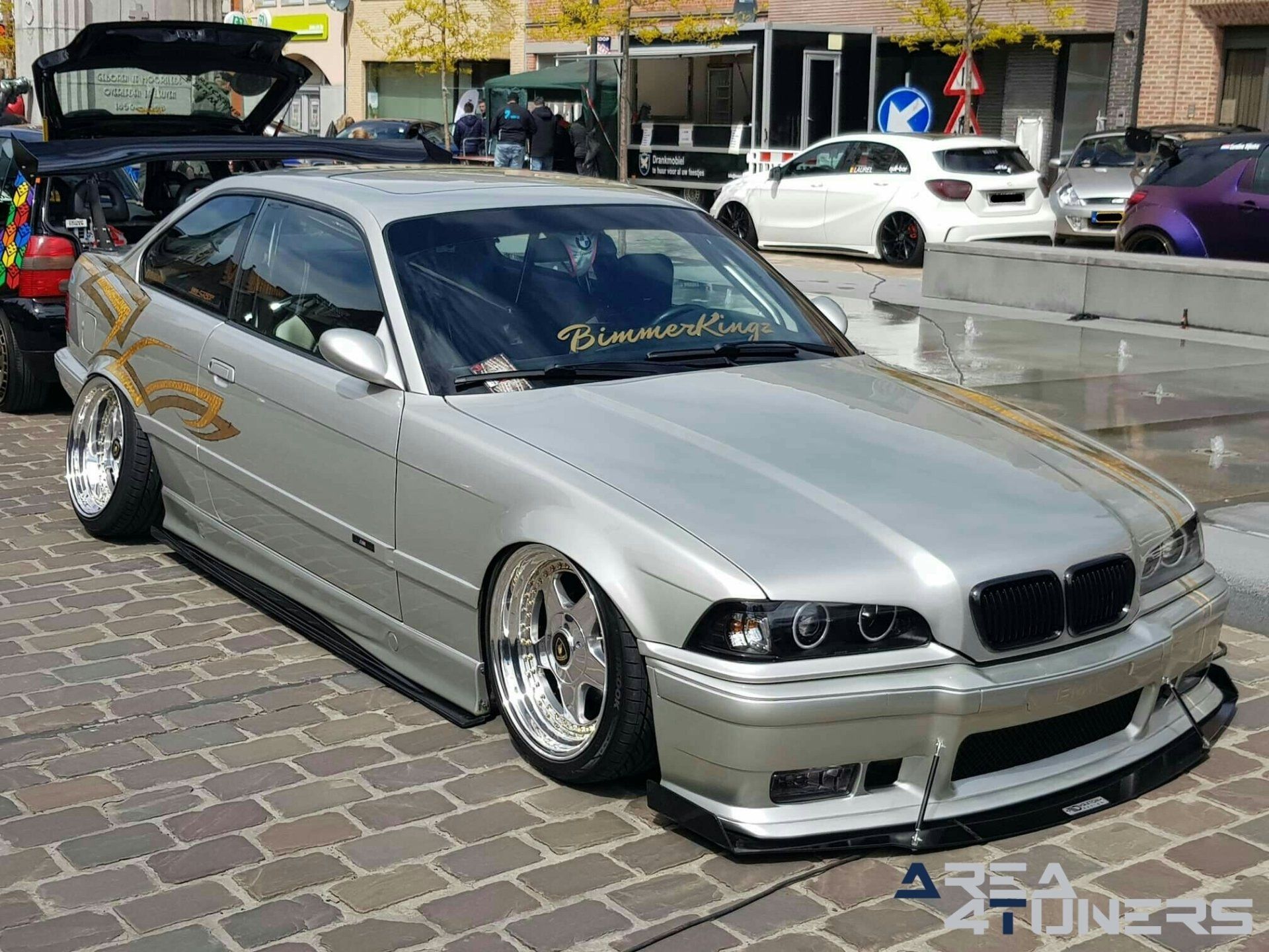 Art On Wheels 2k19
Imagen del reportaje de la revista Tuning Area4tuners.es, de la
concentración de coches Tuning del año 2019 en Moorslede Bégica