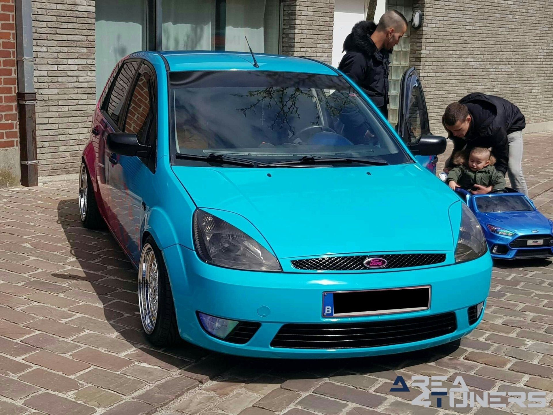 Art On Wheels 2k19
Imagen del reportaje de la revista Tuning Area4tuners.es, de la
concentración de coches Tuning del año 2019 en Moorslede Bégica
