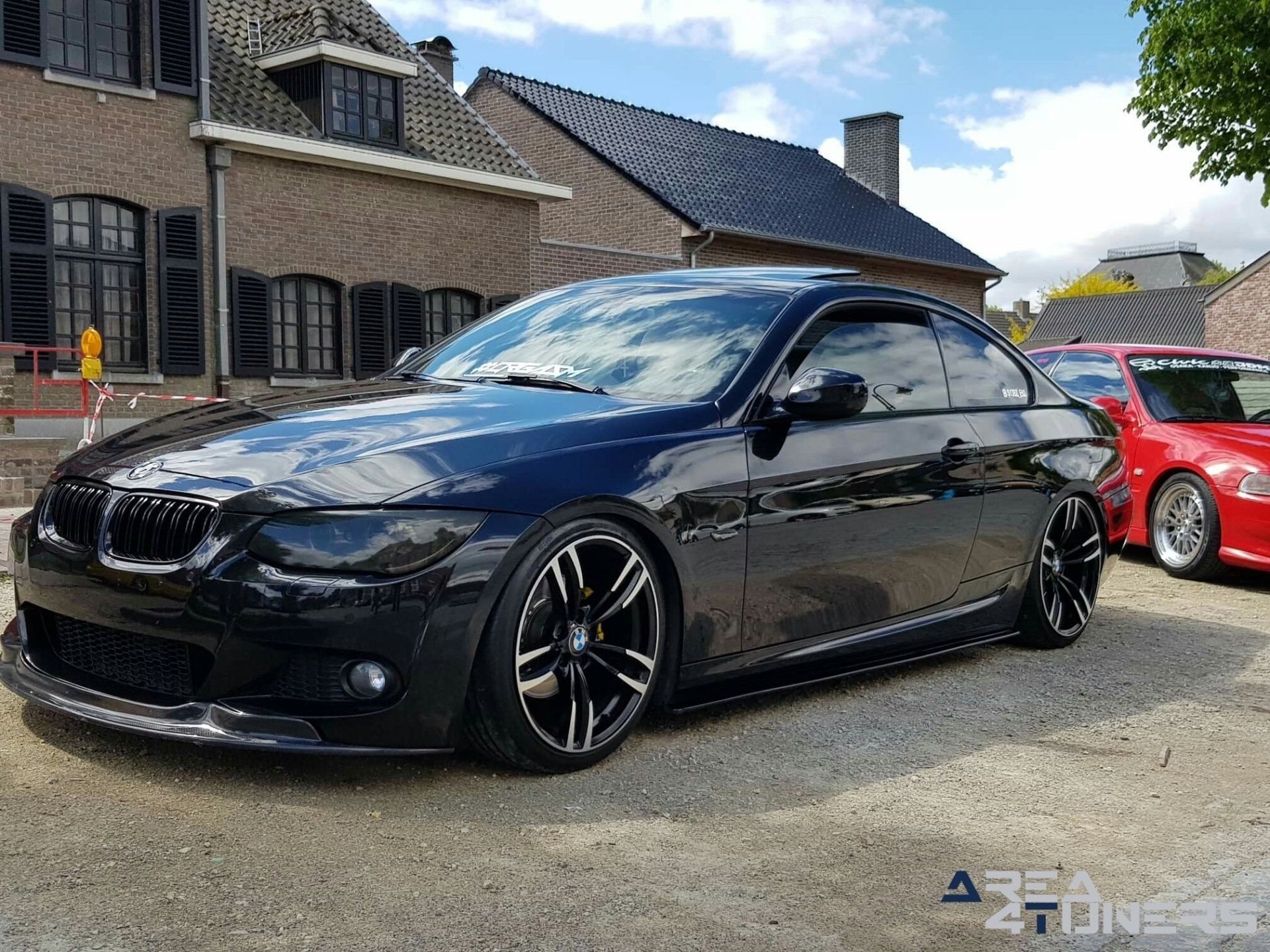 Hoop & Drop Royal Car Event
Imagen del reportaje de la revista Tuning Area4tuners.es, de la
concentración de coches Tuning del año 2019 en Kasteel Van Poeke Aalter Bélgica