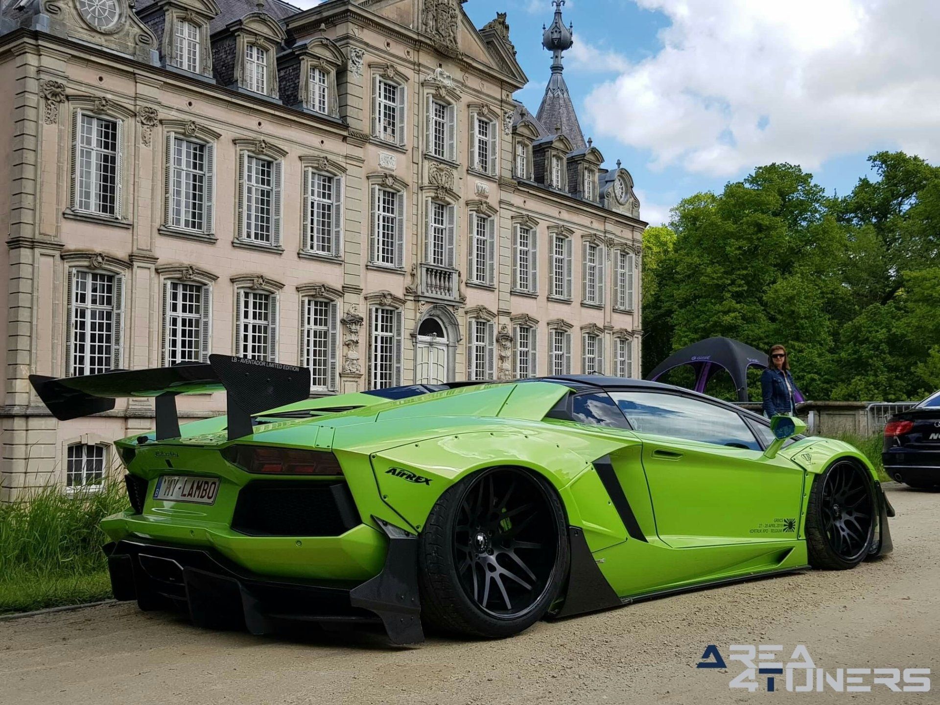 Hoop & Drop Royal Car Event
Imagen del reportaje de la revista Tuning Area4tuners.es, de la
concentración de coches Tuning del año 2019 en Kasteel Van Poeke Aalter Bélgica