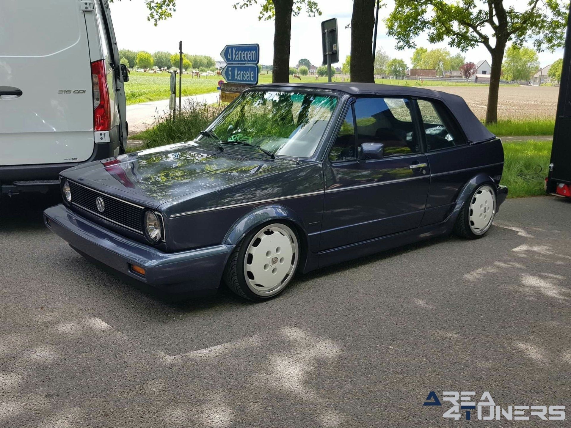 Hoop & Drop Royal Car Event
Imagen del reportaje de la revista Tuning Area4tuners.es, de la
concentración de coches Tuning del año 2019 en Kasteel Van Poeke Aalter Bélgica