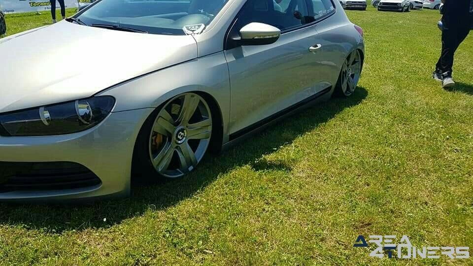 Lowster Event
Imagen del reportaje de la revista Tuning Area4tuners.es, de la
concentración de coches Tuning del año 2019 en Avioclub Montagnana Italia