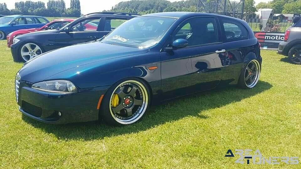 Lowster Event
Imagen del reportaje de la revista Tuning Area4tuners.es, de la
concentración de coches Tuning del año 2019 en Avioclub Montagnana Italia