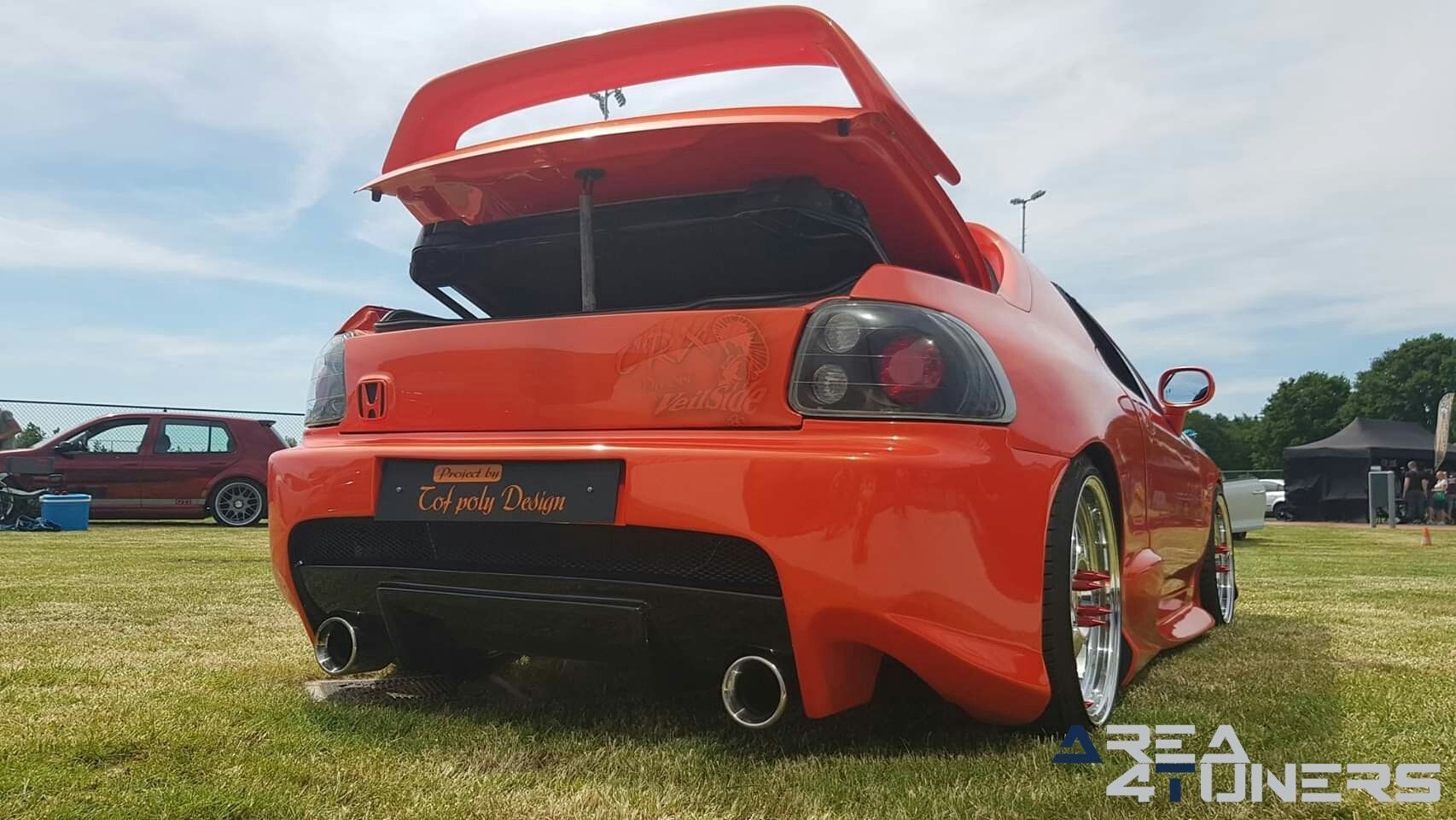 Stay Tuned 2k19
Imagen del reportaje de la revista Tuning Area4tuners.es, de la
concentración de coches Tuning del año 2019 en Houthulst Bélgica