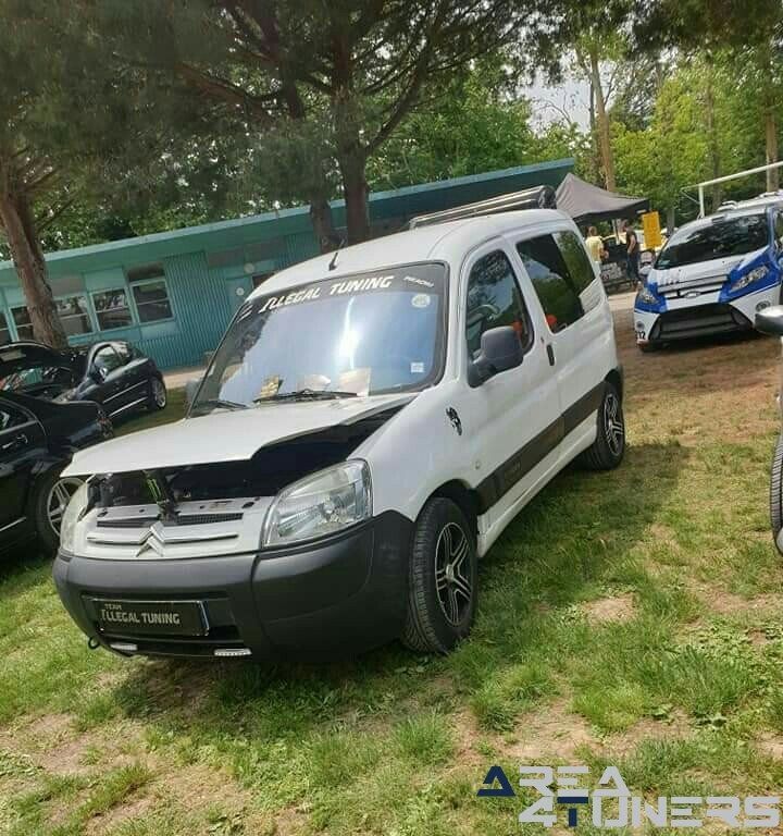 Meeting Lavalette
Imagen del reportaje de la revista Tuning Area4tuners.es, de la
concentración de coches Tuning del año 2019 en Lavalette Francia