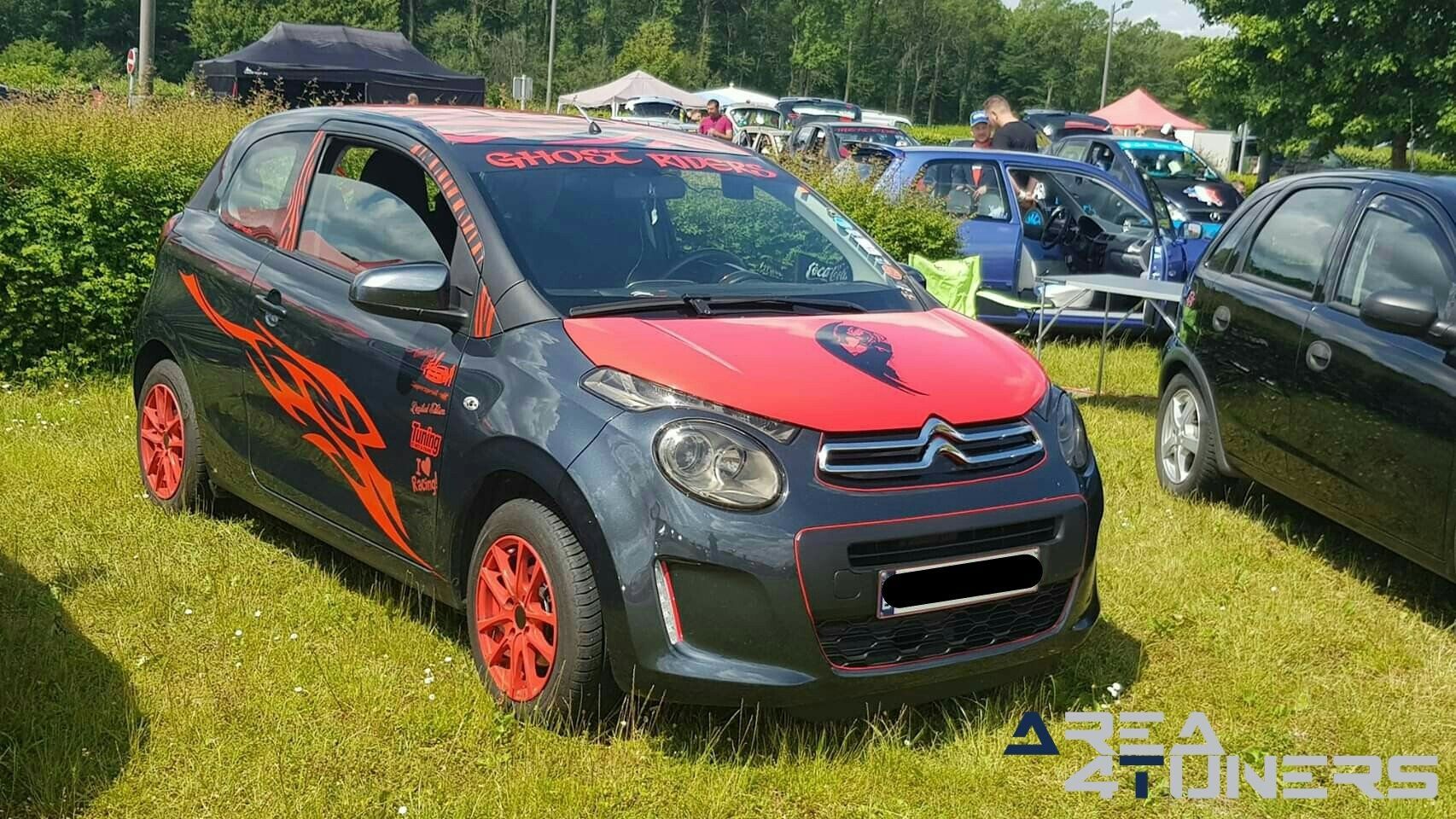 Artc Rassemblement Auto Moto
Imagen del reportaje de la revista Tuning Area4tuners.es, de la
concentración de coches Tuning del año 2019 en Cerfontaine Bélgica