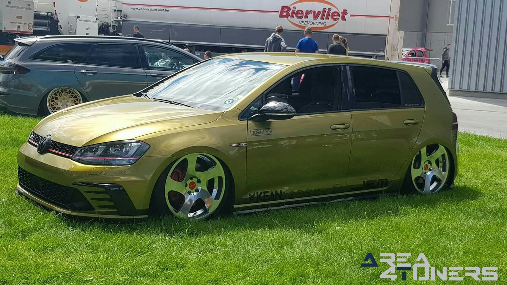 Meeting Keep It Simple 2019
Imagen del reportaje de la revista Tuning Area4tuners.es, de la
concentración de coches Tuning del año 2019 en Dixmuda Bélgica