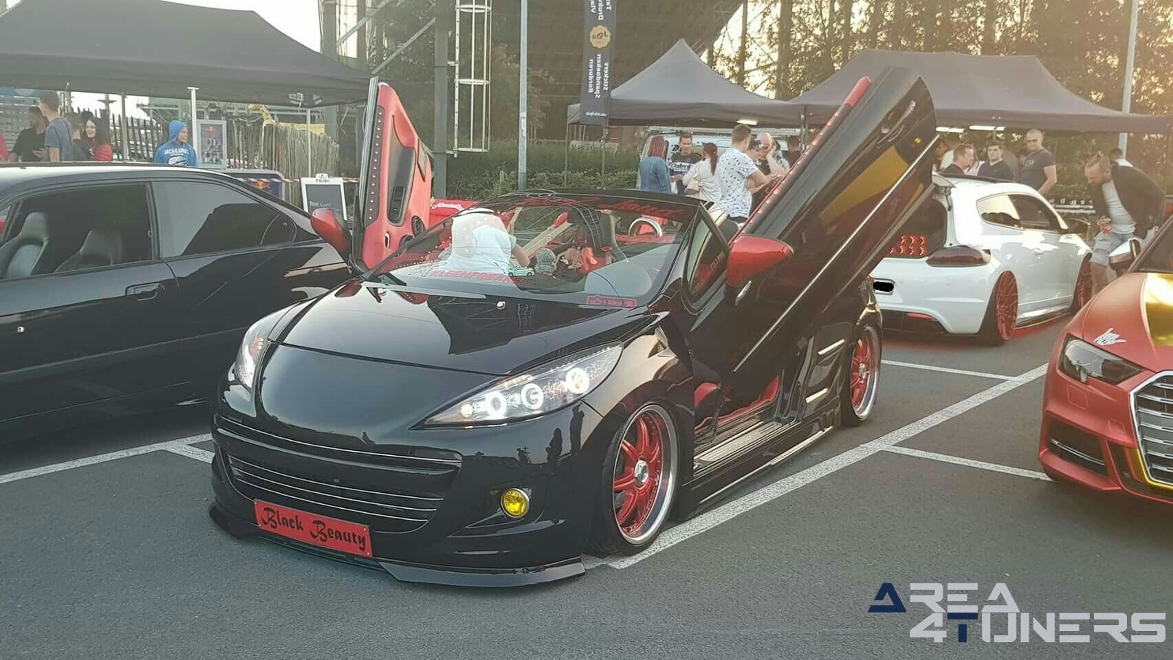 Tuning Night Komen
Imagen del reportaje de la revista Tuning Area4tuners.es, de la
concentración de coches Tuning del año 2019 en Komen Bélgica