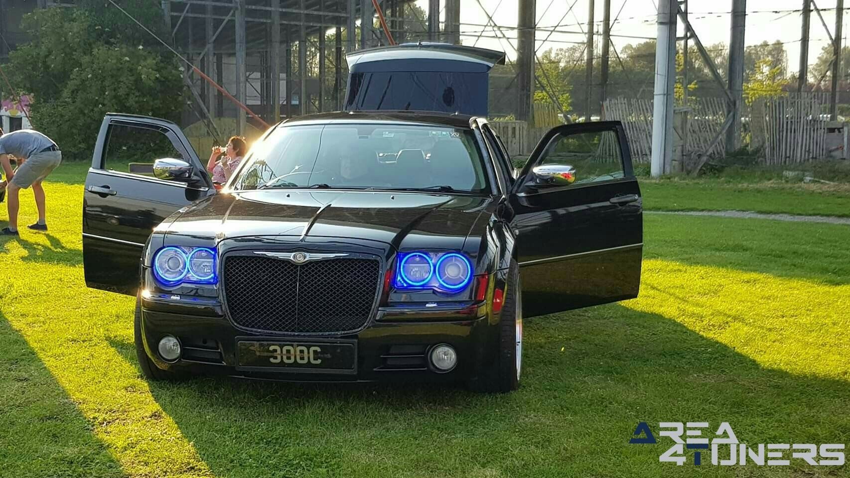 Tuning Night Komen
Imagen del reportaje de la revista Tuning Area4tuners.es, de la
concentración de coches Tuning del año 2019 en Komen Bélgica