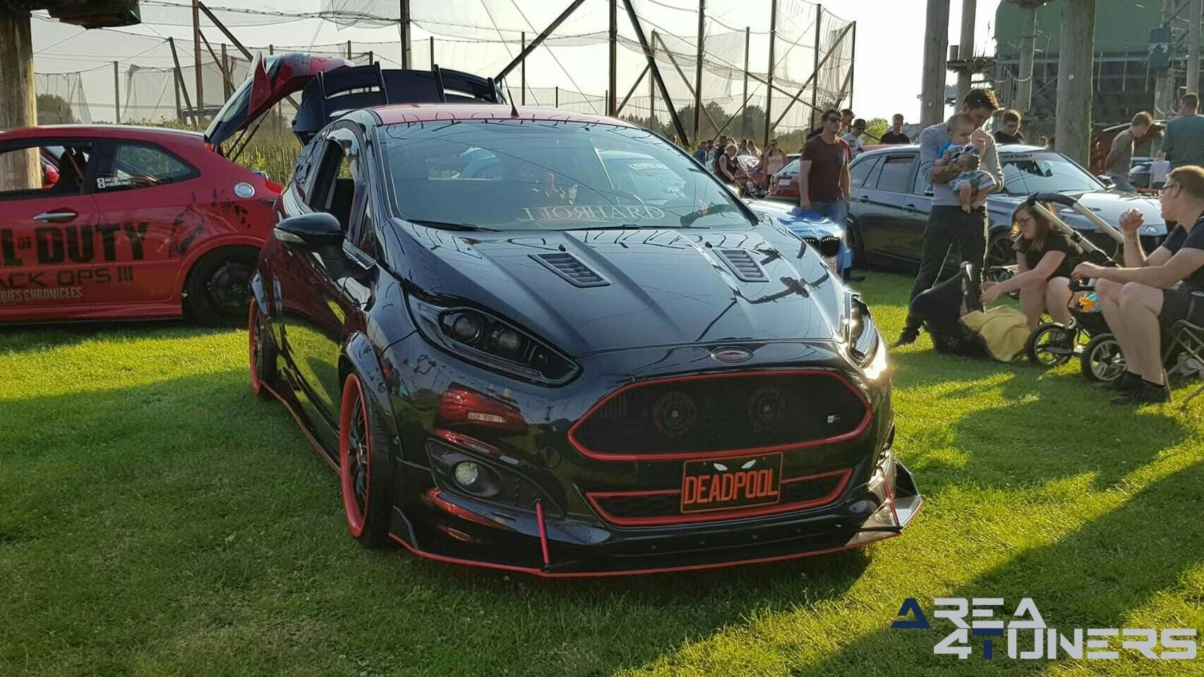 Tuning Night Komen
Imagen del reportaje de la revista Tuning Area4tuners.es, de la
concentración de coches Tuning del año 2019 en Komen Bélgica