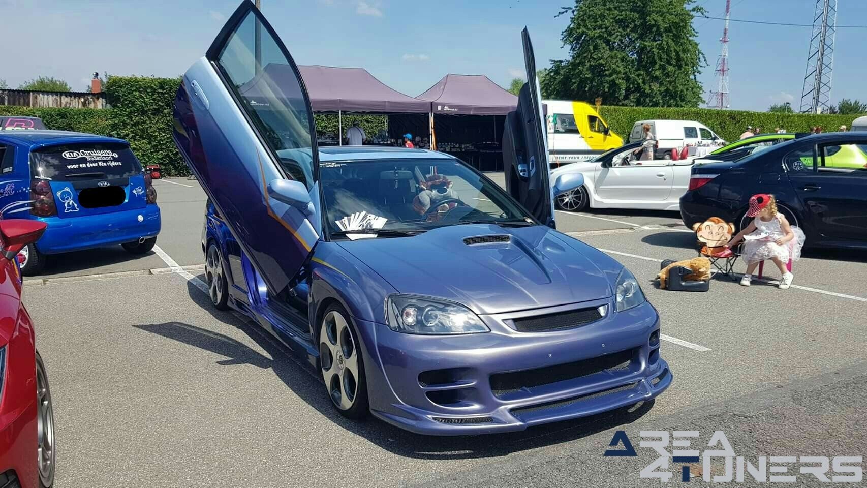 Ghost Rider Show 2 Pour Lorenzo
Imagen del reportaje de la revista Tuning Area4tuners.es, de la
concentración de coches Tuning del año 2019 en Boncelles Bélgica