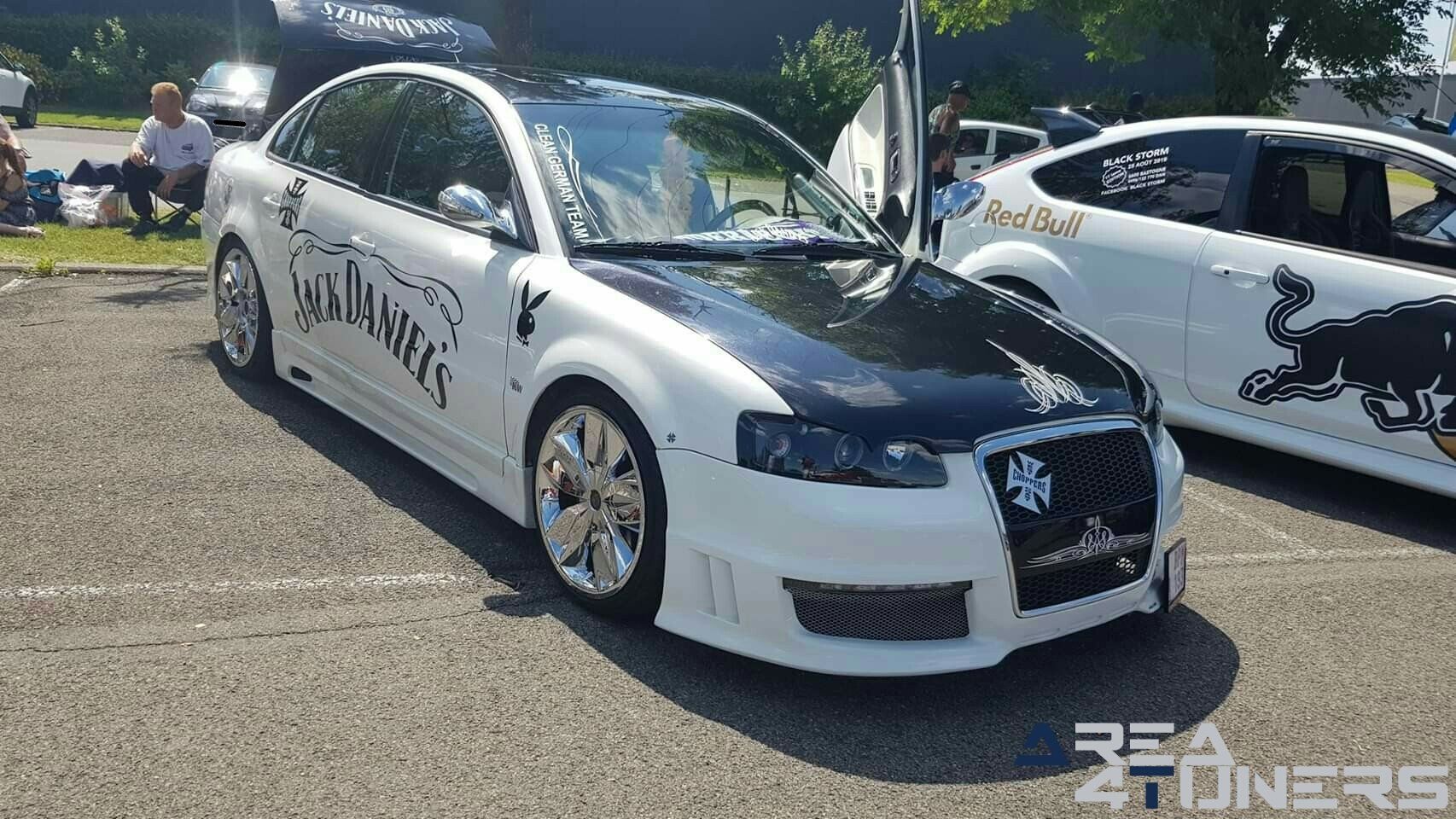 Ghost Rider Show 2 Pour Lorenzo
Imagen del reportaje de la revista Tuning Area4tuners.es, de la
concentración de coches Tuning del año 2019 en Boncelles Bélgica