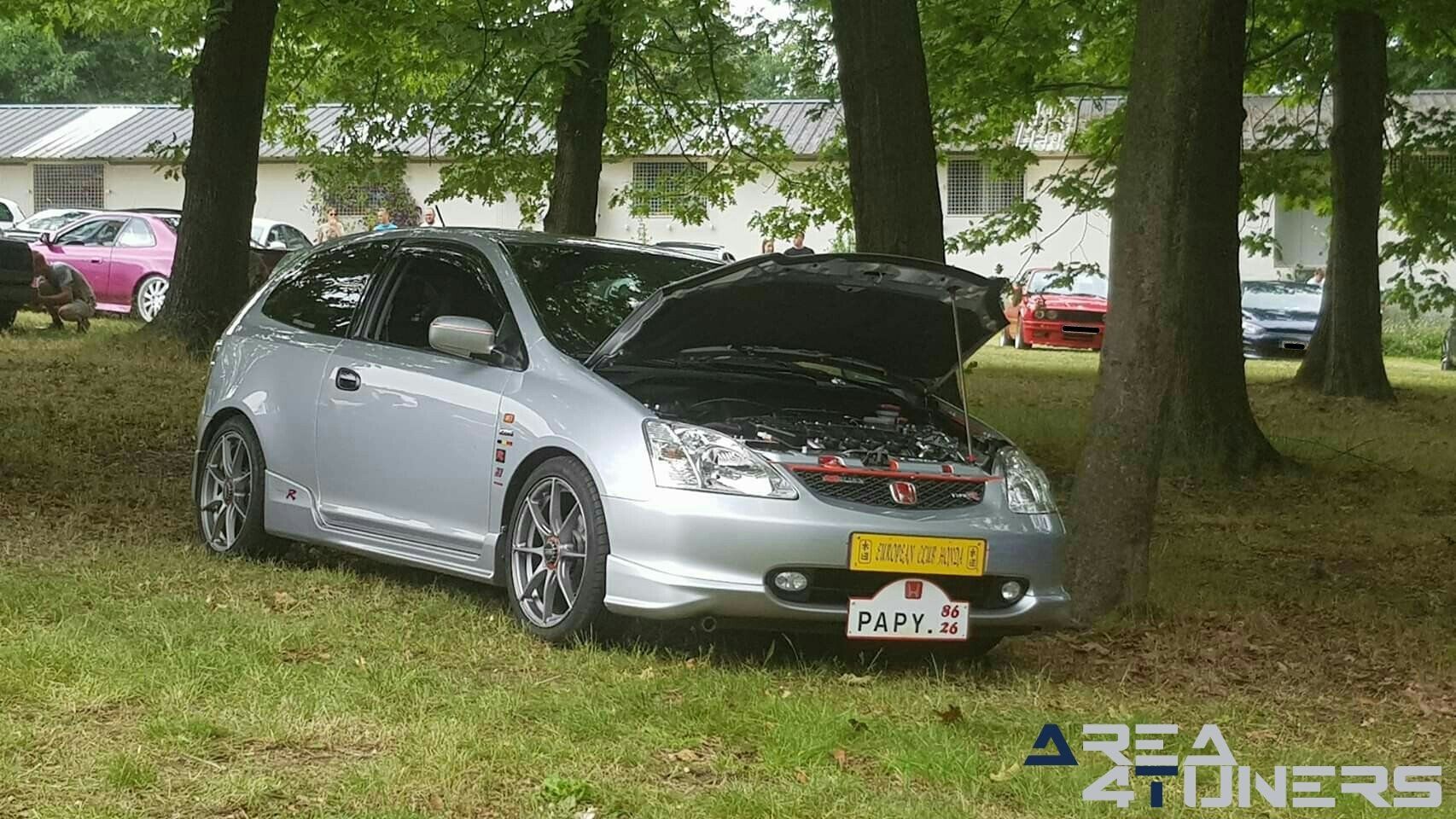 Since The Castle
Imagen del reportaje de la revista Tuning Area4tuners.es, de la
concentración de coches Tuning del año 2019 en Rillaar Bélgica