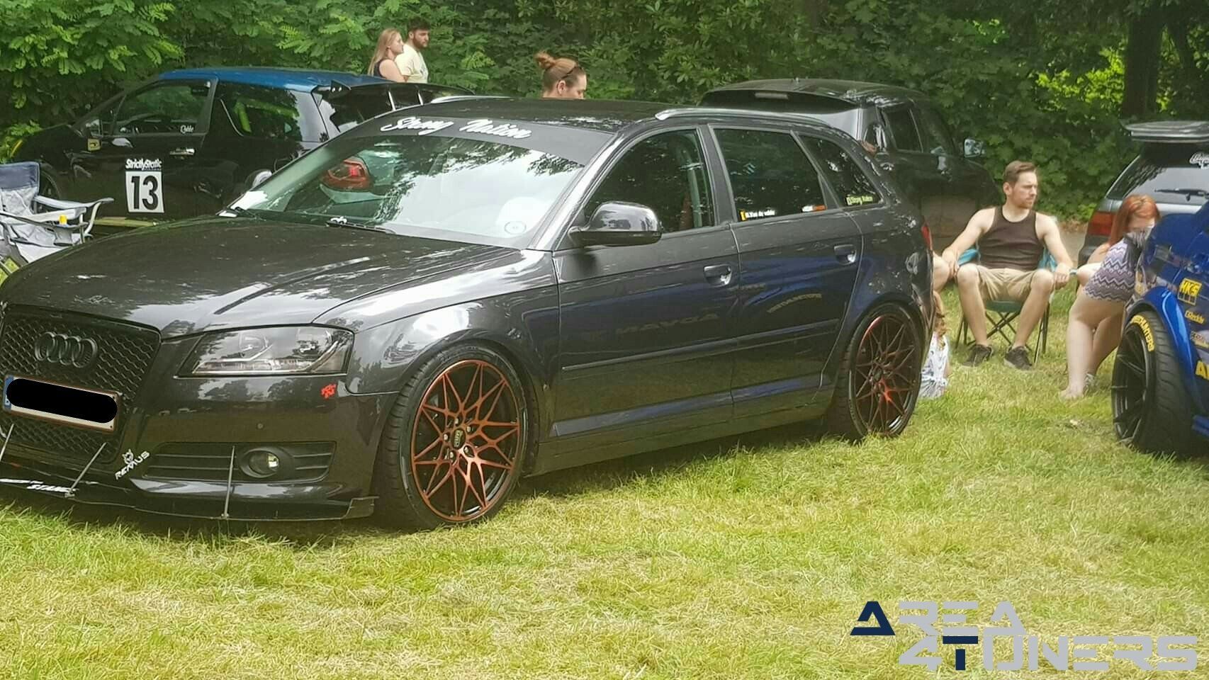 Since The Castle
Imagen del reportaje de la revista Tuning Area4tuners.es, de la
concentración de coches Tuning del año 2019 en Rillaar Bélgica