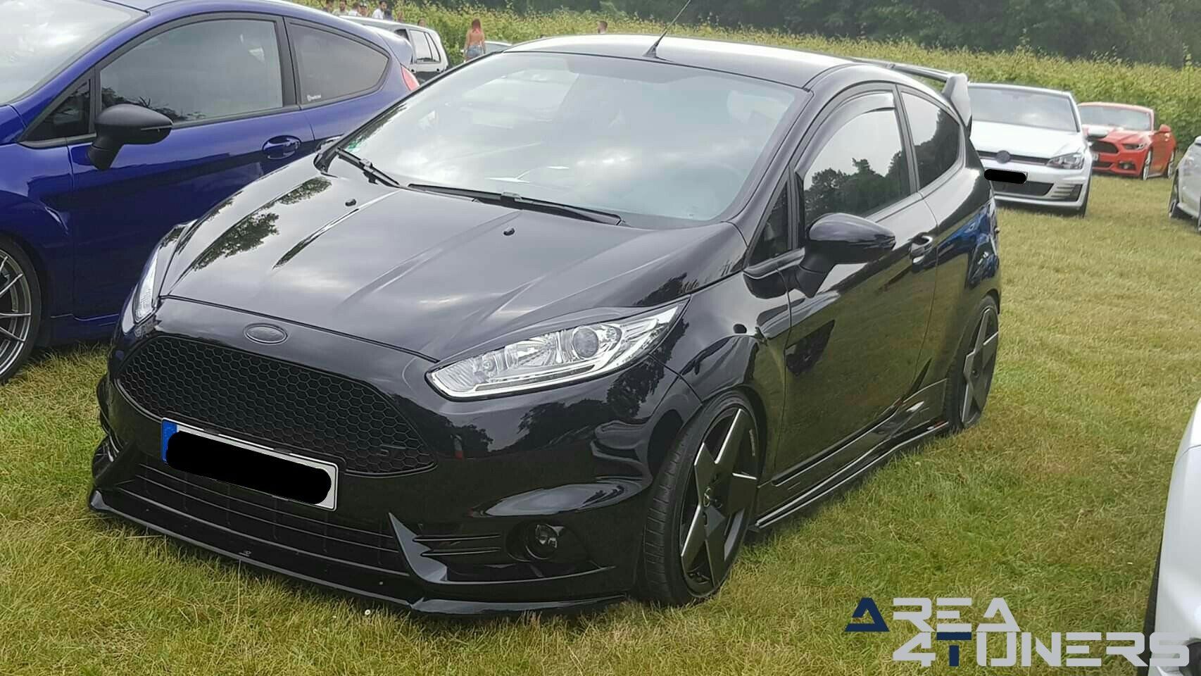 Since The Castle
Imagen del reportaje de la revista Tuning Area4tuners.es, de la
concentración de coches Tuning del año 2019 en Rillaar Bélgica