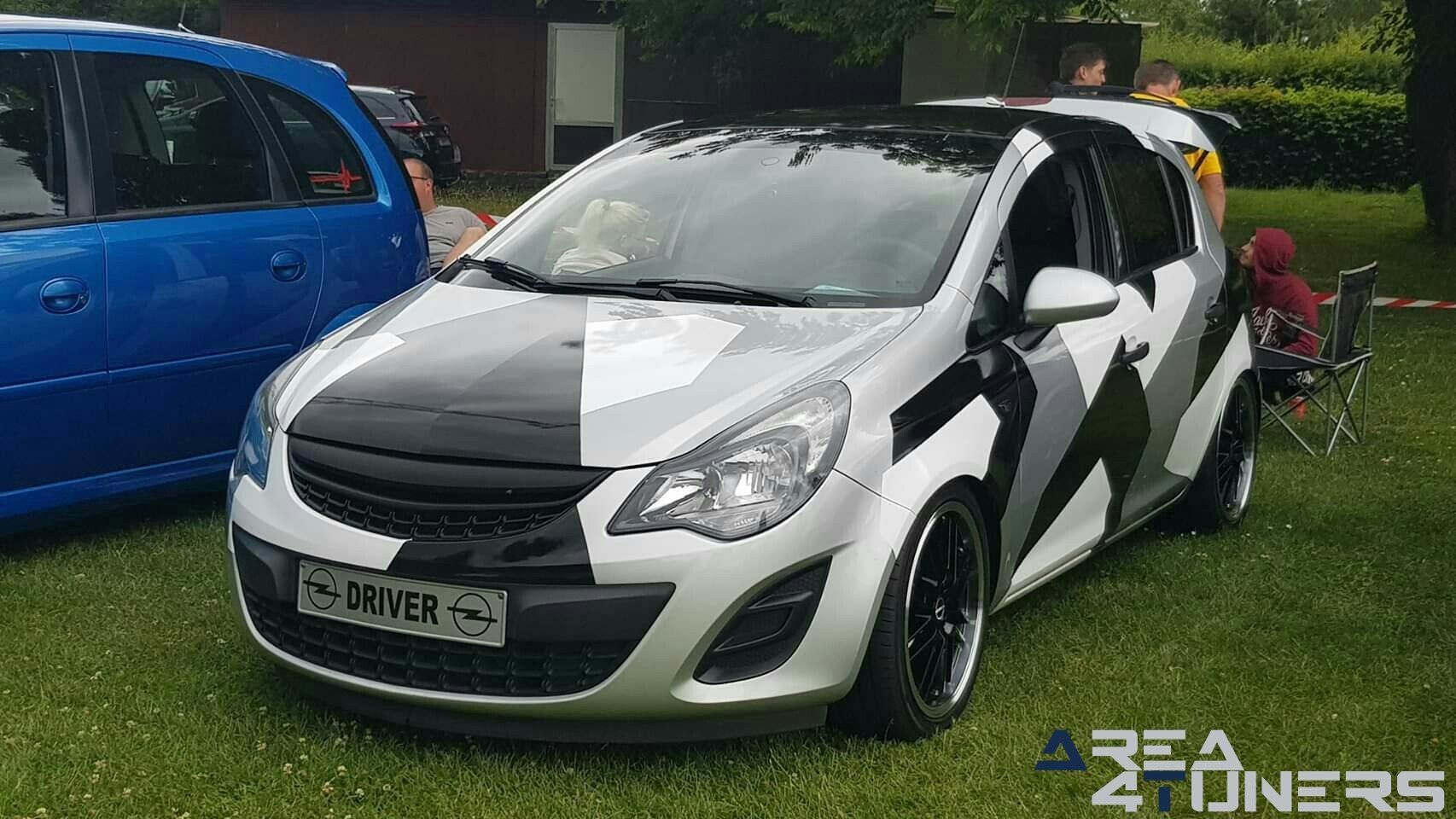 Magic Tuning Day 10
Imagen del reportaje de la revista Tuning Area4tuners.es, de la
concentración de coches Tuning del año 2019 en Rotselaar Bélgica