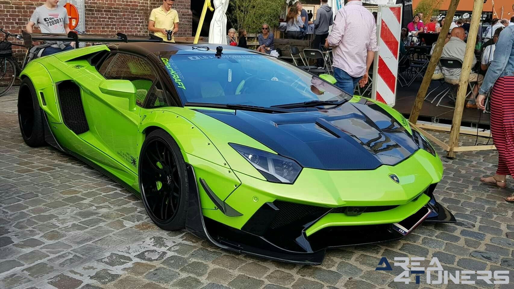 Hot Saturday Night Event
Imagen del reportaje de la revista Tuning Area4tuners.es, de la
concentración de coches Tuning del año 2019 en Detergem Bélgica