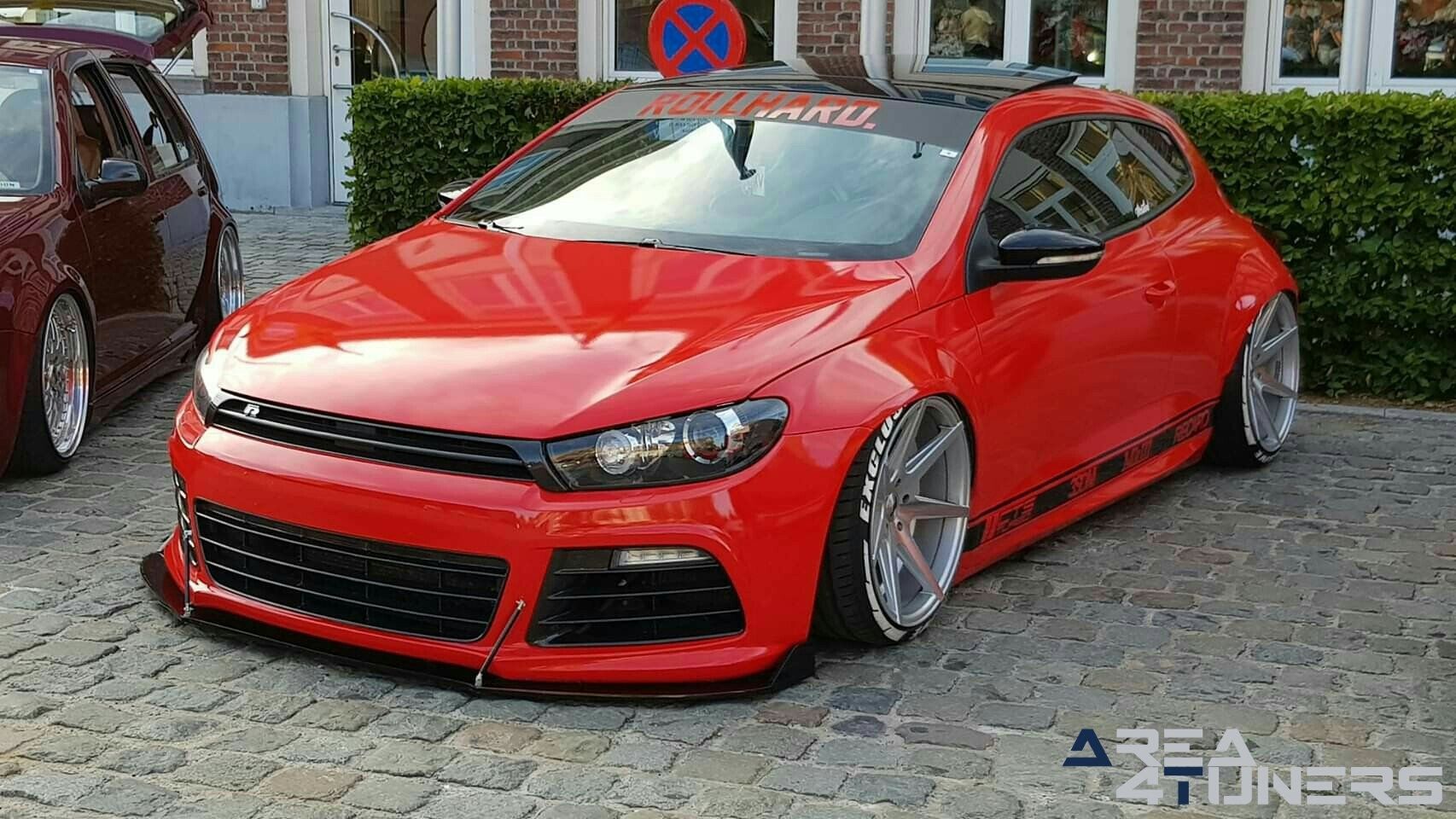 Hot Saturday Night Event
Imagen del reportaje de la revista Tuning Area4tuners.es, de la
concentración de coches Tuning del año 2019 en Detergem Bélgica