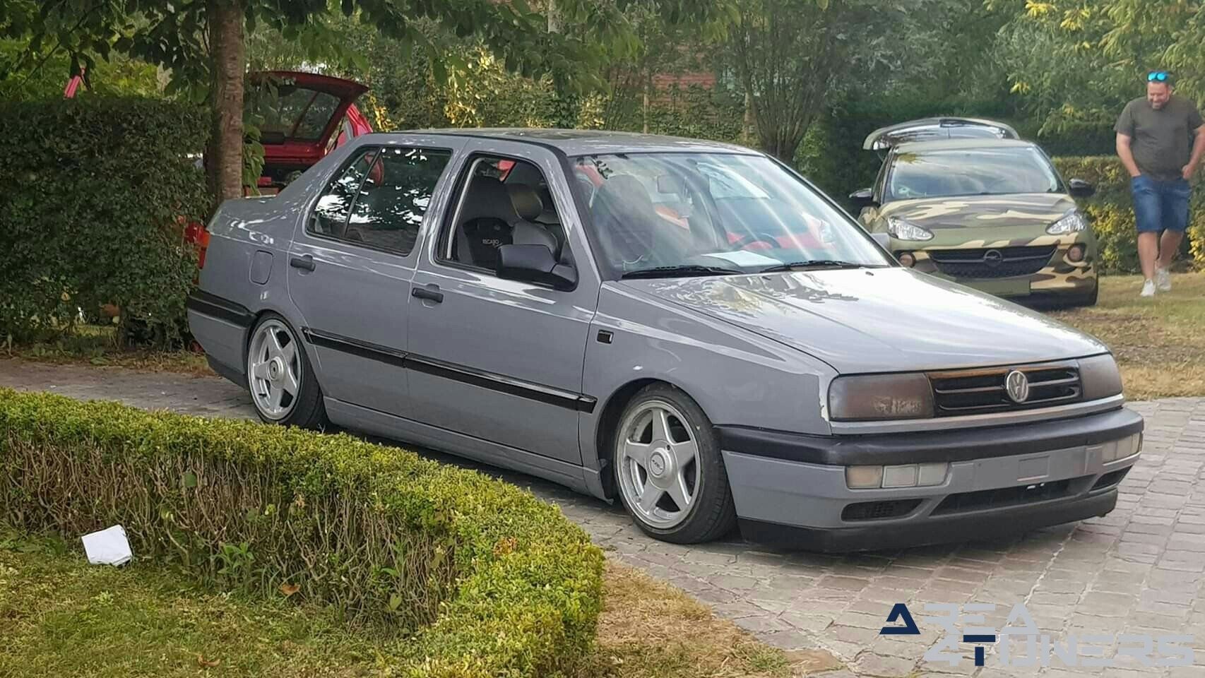 Hot Saturday Night Event
Imagen del reportaje de la revista Tuning Area4tuners.es, de la
concentración de coches Tuning del año 2019 en Detergem Bélgica