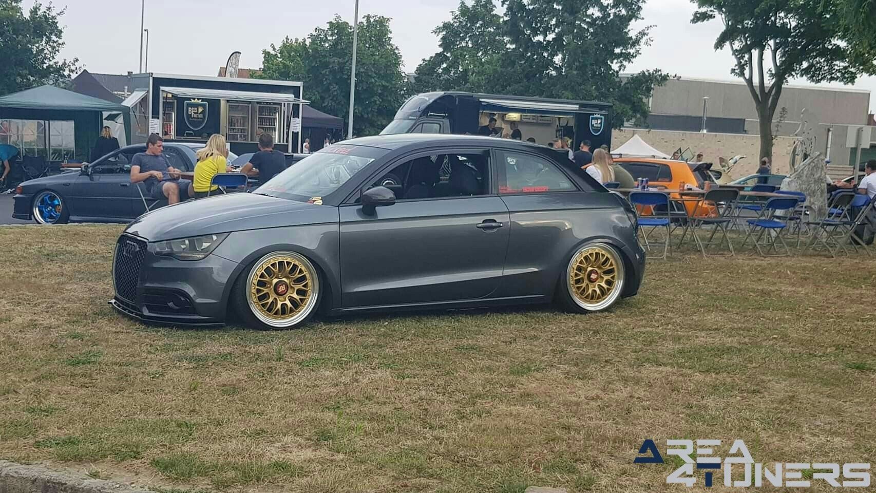 Modified Night
Imagen del reportaje de la revista Tuning Area4tuners.es, de la
concentración de coches Tuning del año 2019 en Moorslede Bélgica