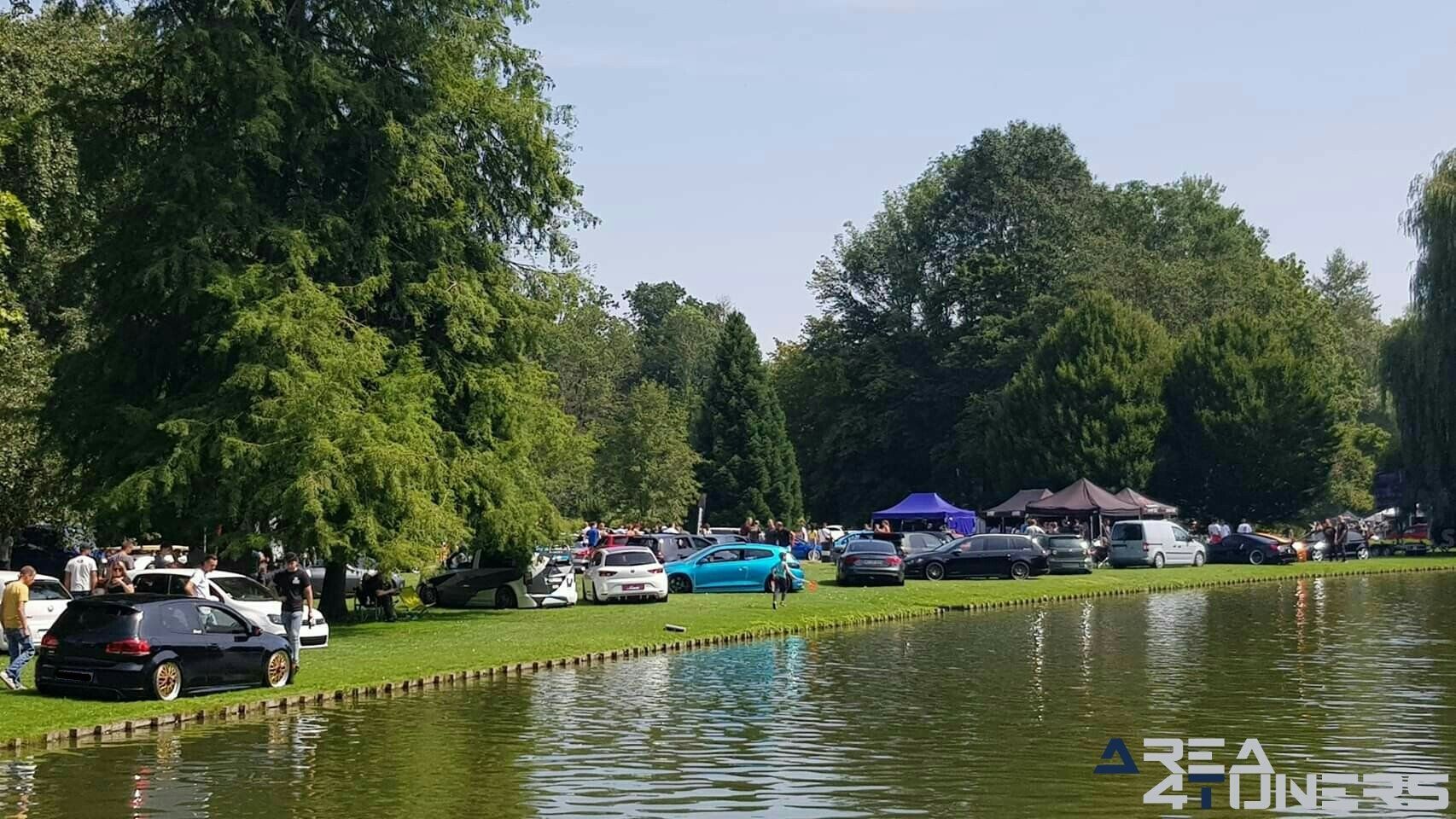 Risenation 2k19
Imagen del reportaje de la revista Tuning Area4tuners.es, de la
concentración de coches Tuning del año 2019 en Castle Of Helecine Bélgica