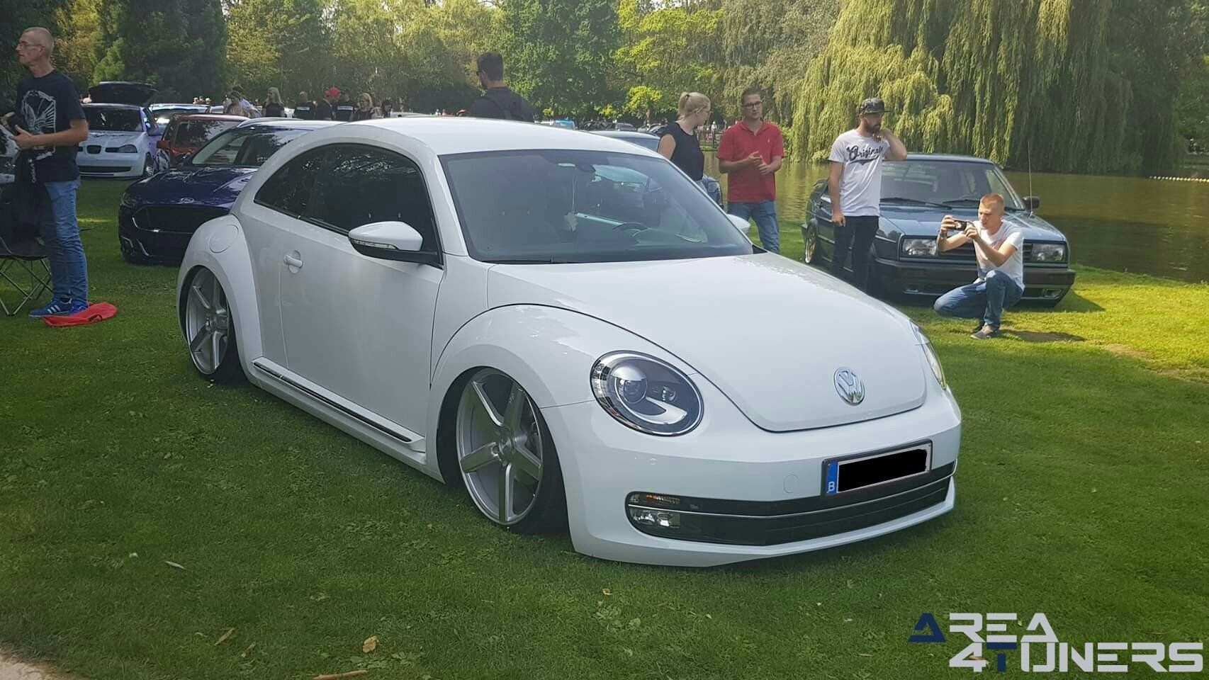 Risenation 2k19
Imagen del reportaje de la revista Tuning Area4tuners.es, de la
concentración de coches Tuning del año 2019 en Castle Of Helecine Bélgica