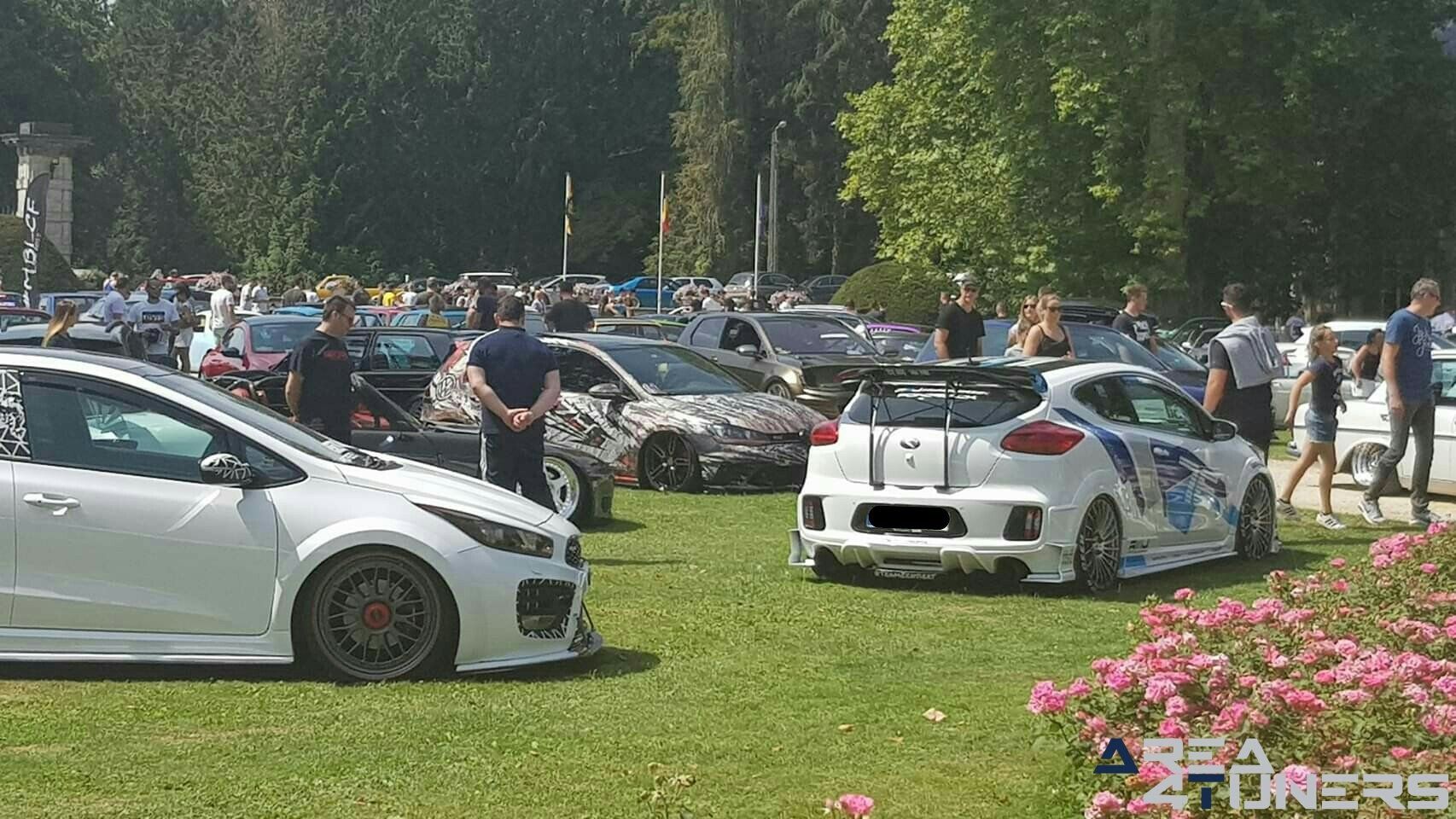 Risenation 2k19
Imagen del reportaje de la revista Tuning Area4tuners.es, de la
concentración de coches Tuning del año 2019 en Castle Of Helecine Bélgica