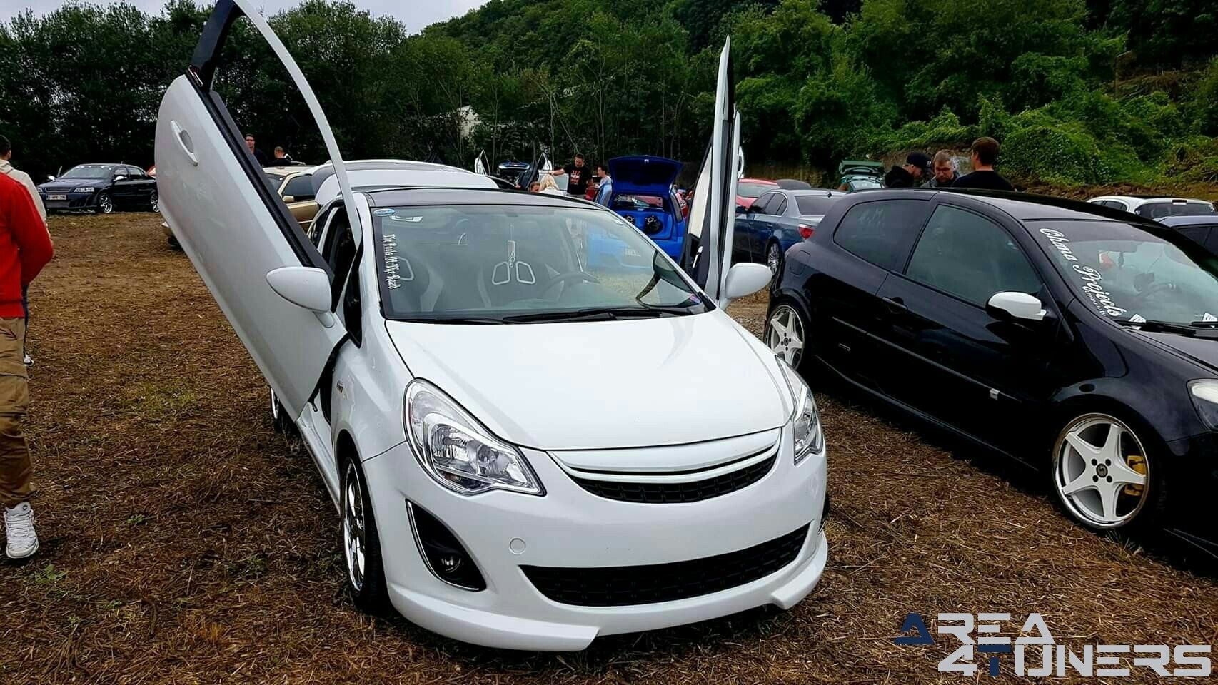 Crazy Car Concept 3
Imagen del reportaje de la revista Tuning Area4tuners.es, de la
concentración de coches Tuning del año 2019 en Dinant Bélgica