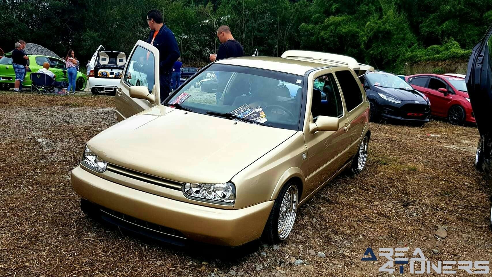 Crazy Car Concept 3
Imagen del reportaje de la revista Tuning Area4tuners.es, de la
concentración de coches Tuning del año 2019 en Dinant Bélgica