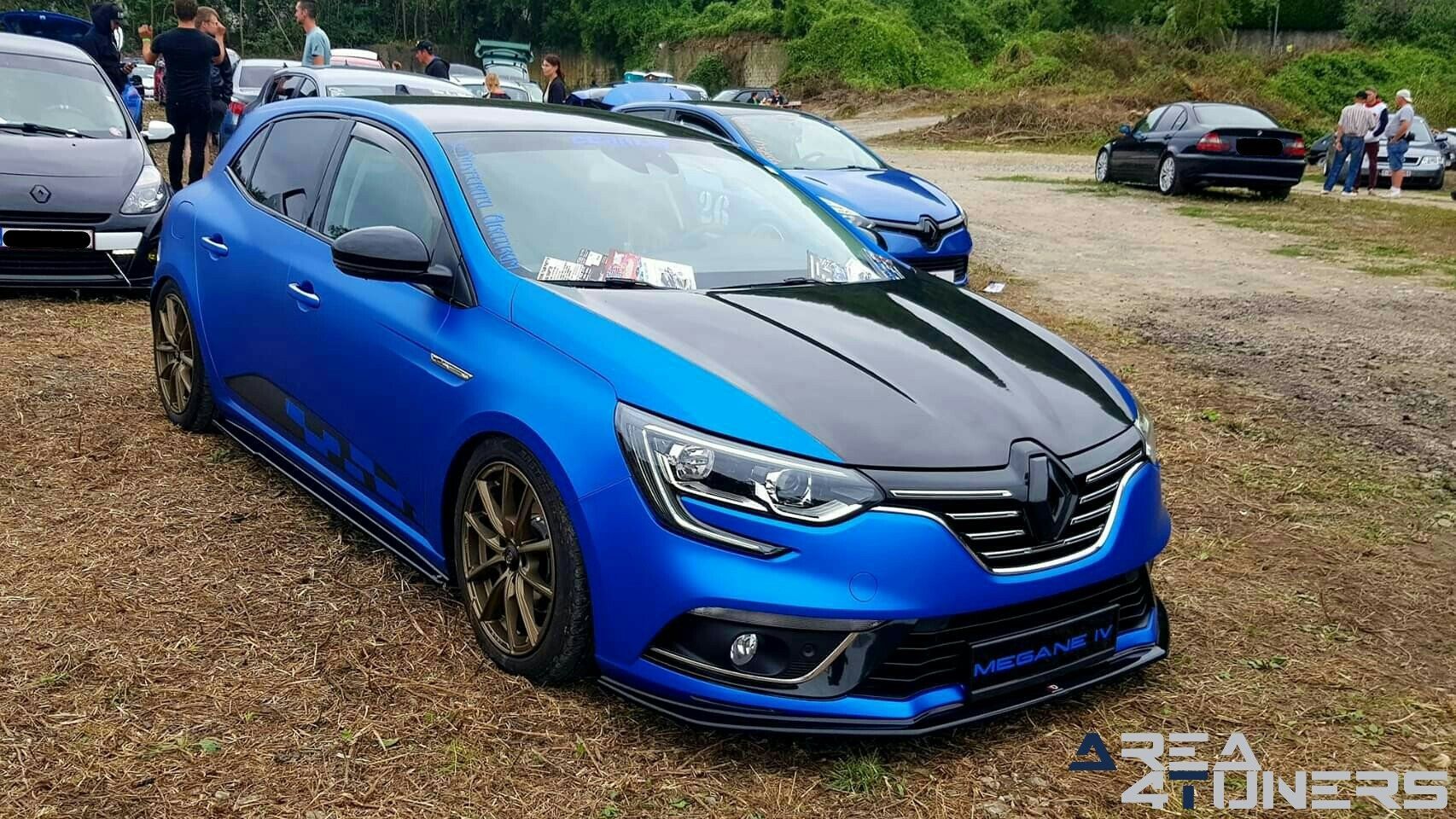 Crazy Car Concept 3
Imagen del reportaje de la revista Tuning Area4tuners.es, de la
concentración de coches Tuning del año 2019 en Dinant Bélgica