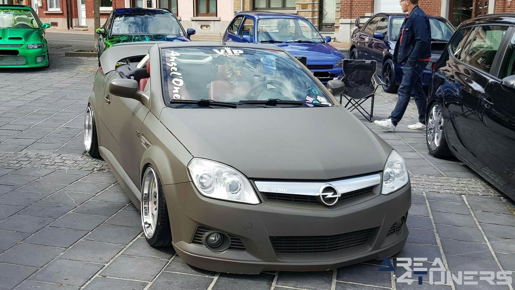 9eme Tuning Car 2019
Imagen del reportaje de la revista Tuning Area4tuners.es, de la
concentración de coches Tuning del año 2019 en Anderlues Bélgica