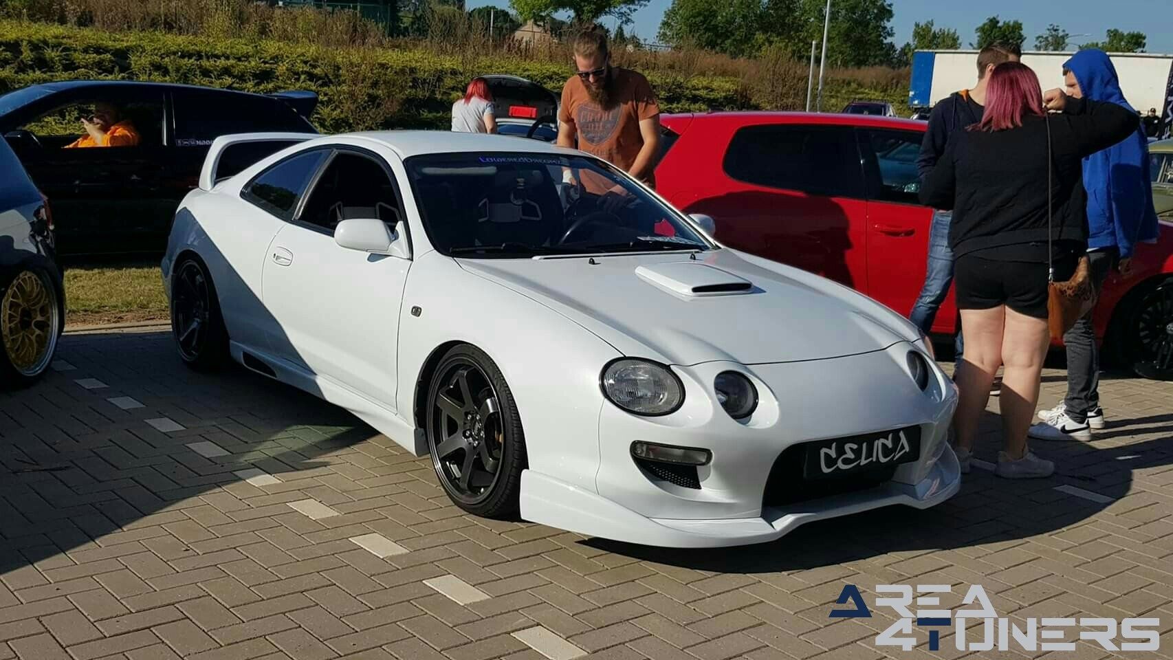 Selected Car The Battle Asia vs Euro 2019
Imagen del reportaje de la revista Tuning Area4tuners.es, de la
concentración de coches Tuning del año 2019 en Heppignies Bélgica
