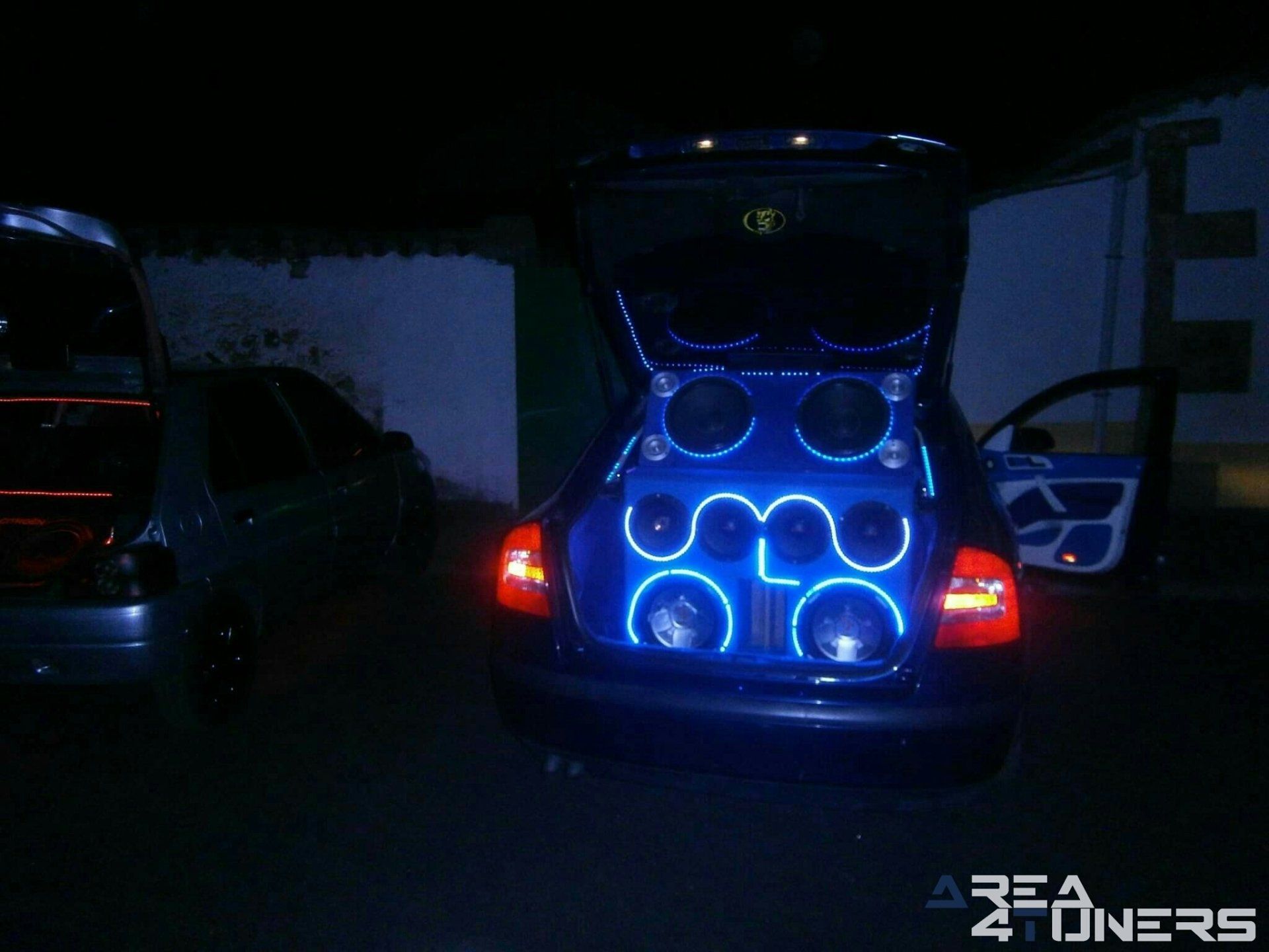 3ª Kdd Tuning Racing Clásicos Aldehuela De La Bóveda
Imagen del reportaje revista Tuning Area4tuners.es, concentración de coches Tuning del año 2019 en Aldehuela De La Bóveda, Salamanca, España