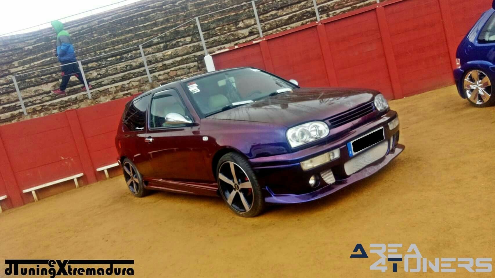 10ª Concentración Tuning Azuaga
Imagen del reportaje revista Tuning Area4tuners.es, concentración de coches Tuning del año 2018 en Azuaga, Badajoz, España
