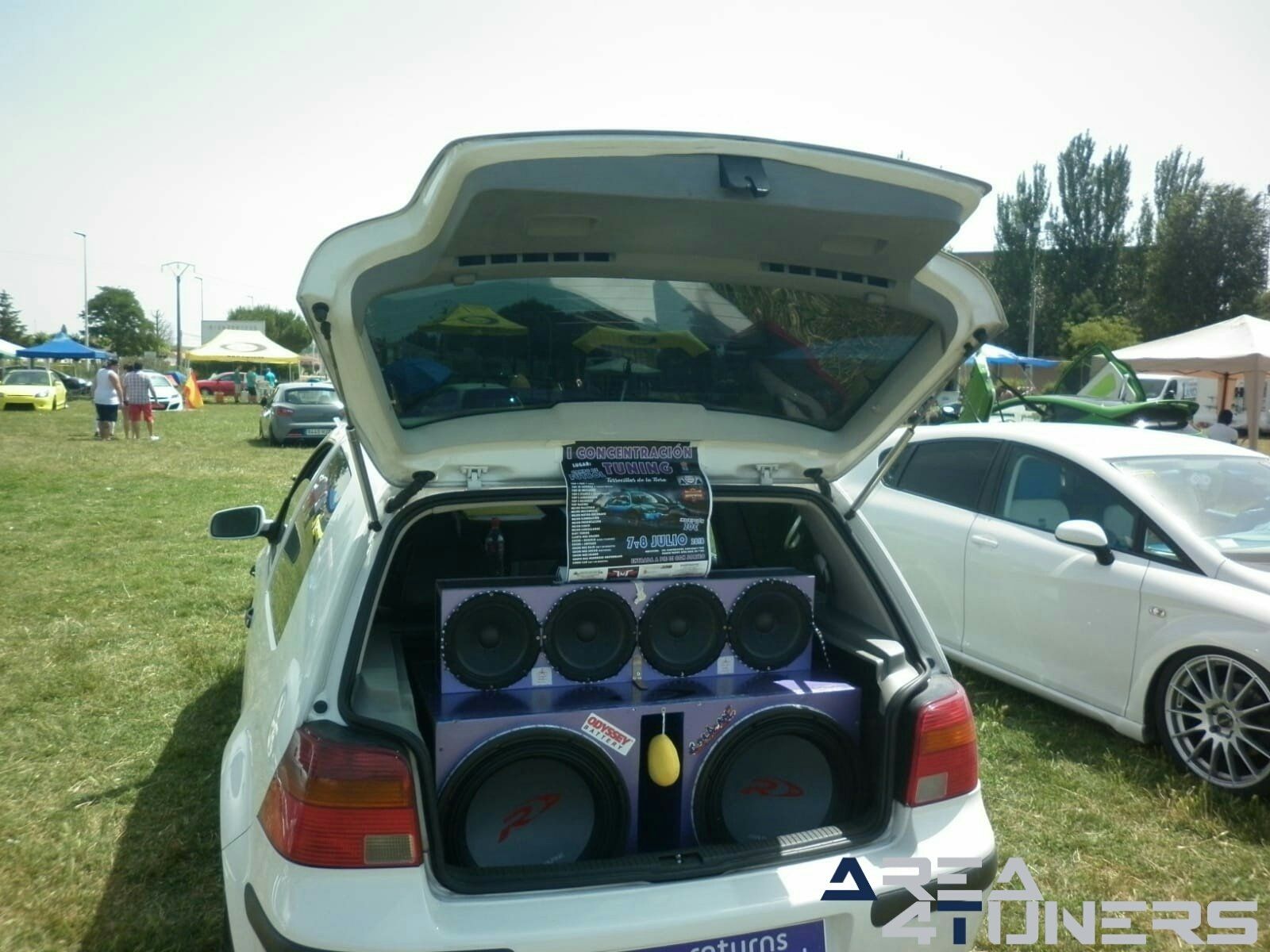 2ª Concentración Urban Sound
Imagen del reportaje revista Tuning Area4tuners.es, concentración de coches Tuning del año 2018 en Villoria, Salamanca, España