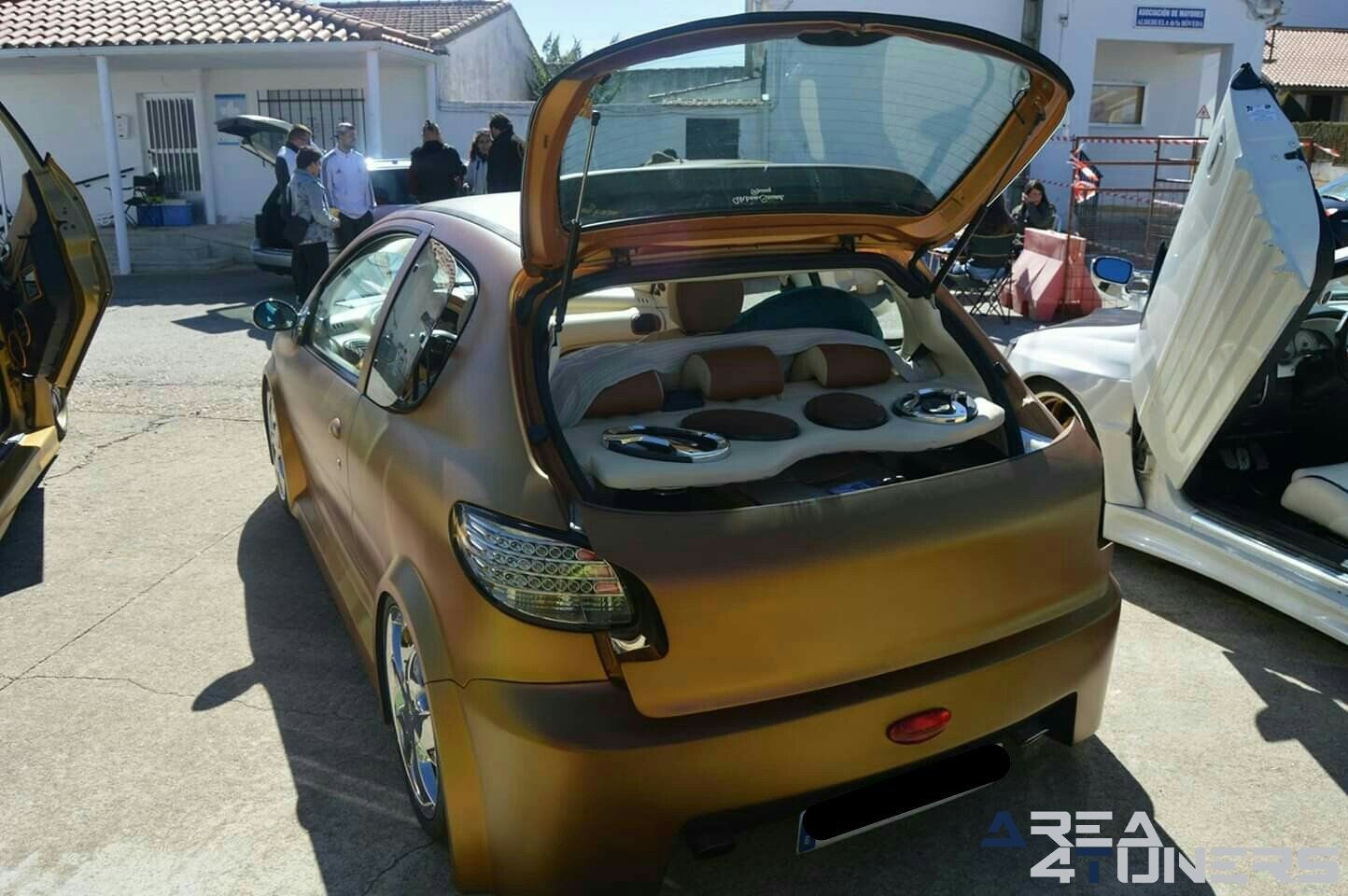 2ª Kdd Tuning Racing Clásicos Aldehuela De La Bóveda
Imagen del reportaje revista Tuning Area4tuners.es, concentración de coches Tuning del año 2018 en Aldehuela De La Bóveda, Salamanca, España