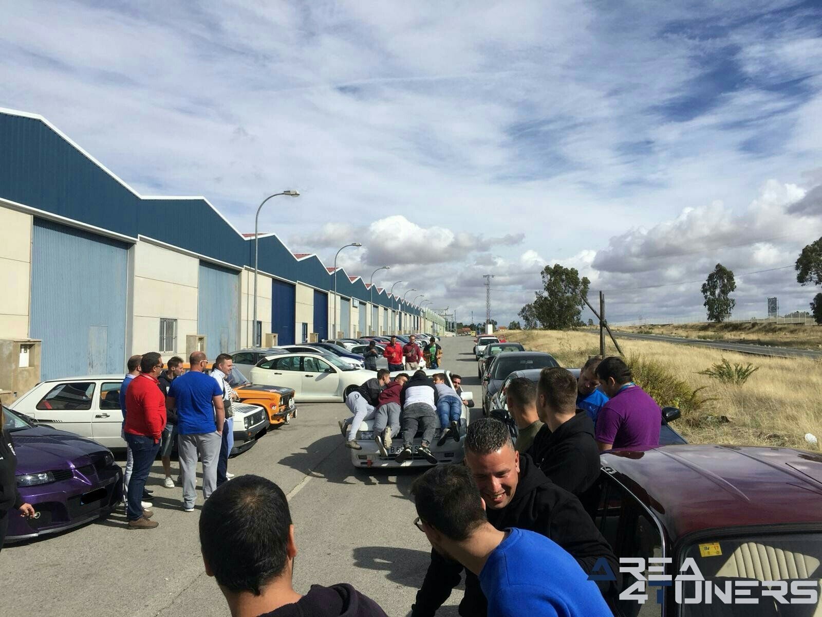 1a Kdd Multimarca Granja De Torrehermosa
Imagen del reportaje revista Tuning Area4tuners.es, concentración de coches Tuning del año 2018 en Granja De Torrehermosa, Badajoz, España