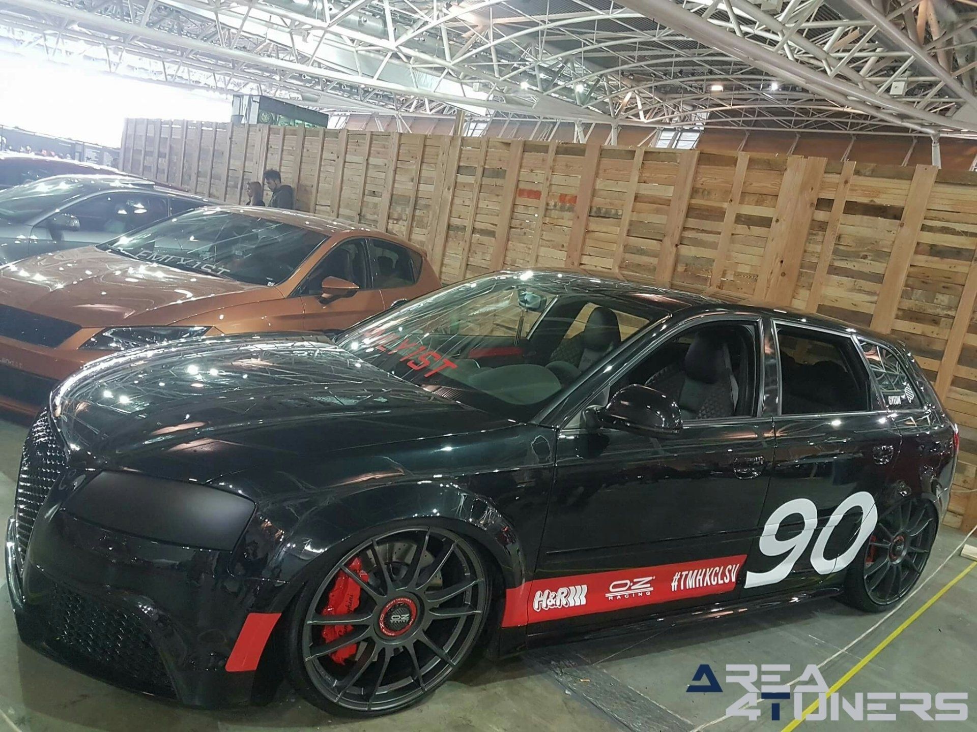 Expo Tuning Torino 2018
Imagen del reportaje de la revista Tuning Area4tuners.es, de la
concentración de coches Tuning del año 2018 en Turín Italia