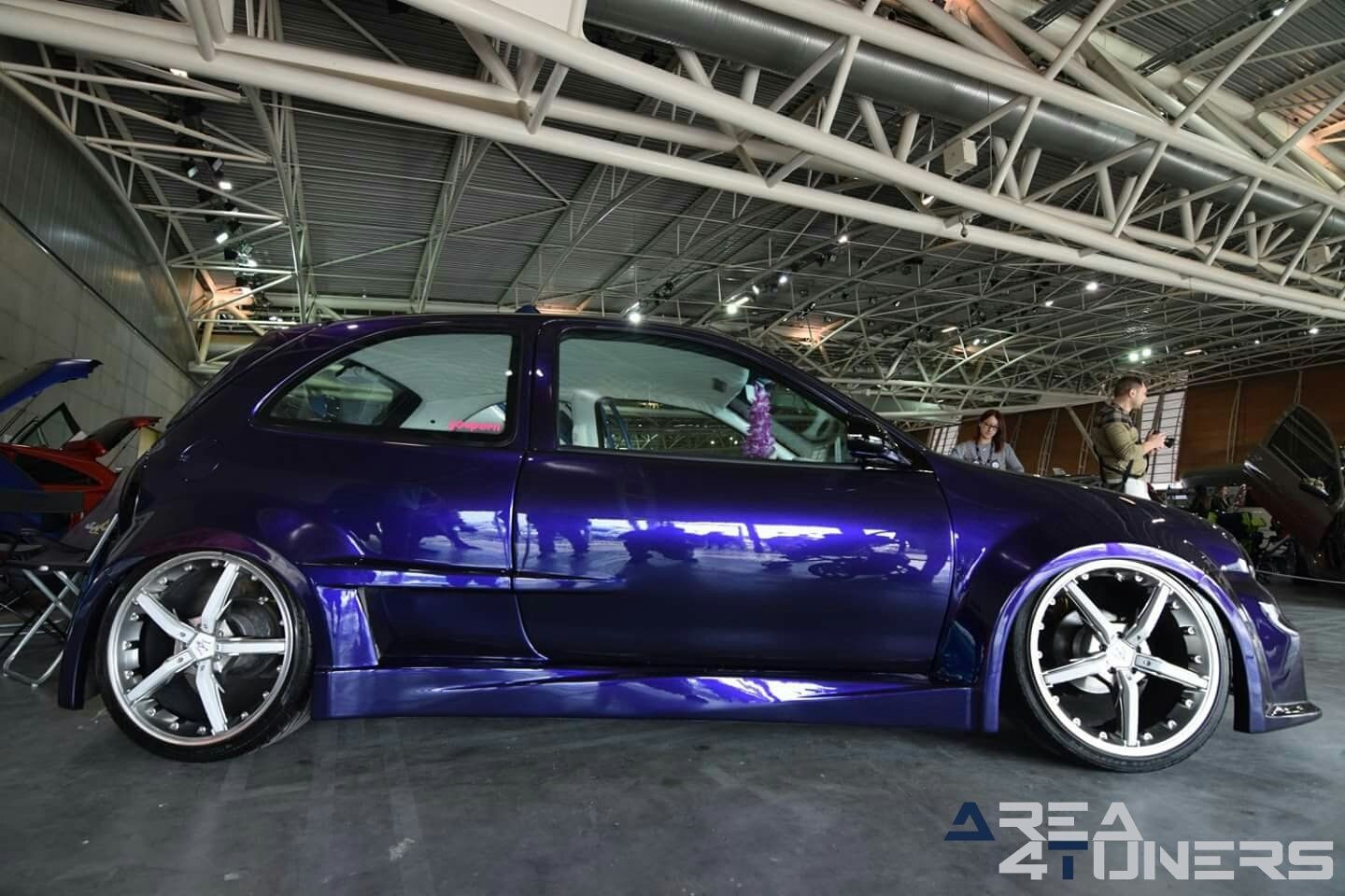 Expo Tuning Torino 2018
Imagen del reportaje de la revista Tuning Area4tuners.es, de la
concentración de coches Tuning del año 2018 en Turín Italia