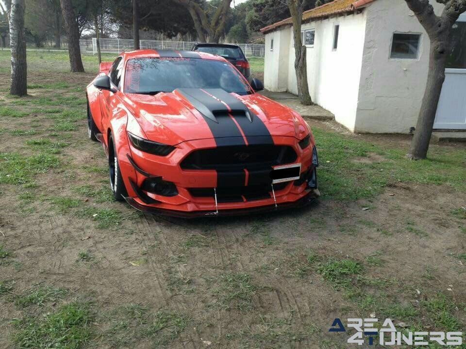 Expo Tuning Torino 2018
Imagen del reportaje de la revista Tuning Area4tuners.es, de la
concentración de coches Tuning del año 2018 en Turín Italia