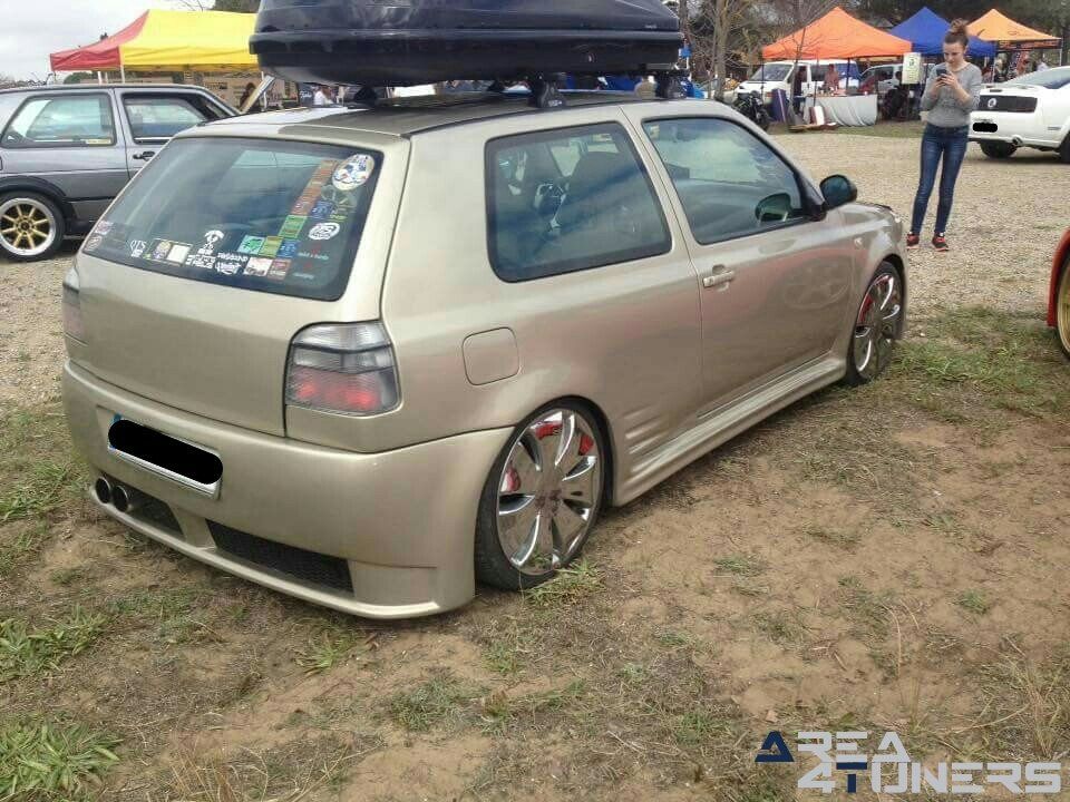 Expo Tuning Torino 2018
Imagen del reportaje de la revista Tuning Area4tuners.es, de la
concentración de coches Tuning del año 2018 en Turín Italia