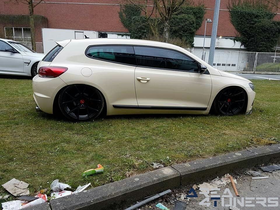 How Tuning Day 15
Imagen del reportaje de la revista Tuning Area4tuners.es, de la
concentración de coches Tuning del año 2018 en Anderlecht Bélgica