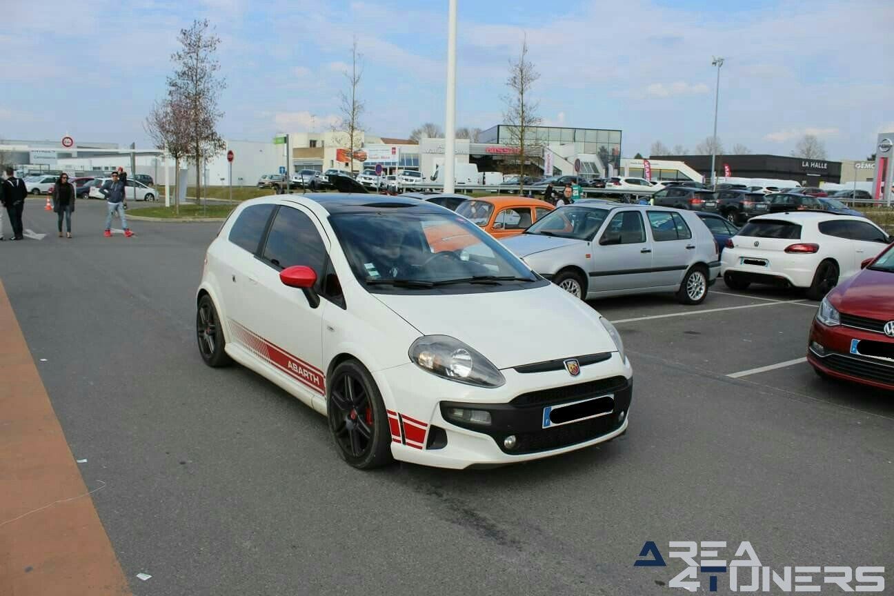 Elorian nº 1
Imagen del reportaje de la revista Tuning Area4tuners.es, de la
concentración de coches Tuning del año 2018 en Amilly Francia