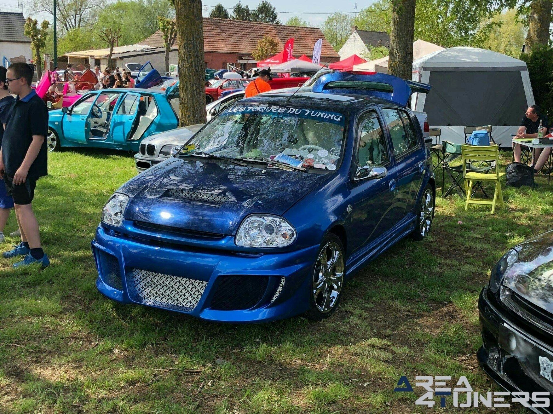 Meeting Underground Team 2018
Imagen del reportaje de la revista Tuning Area4tuners.es, de la
concentración de coches Tuning del año 2018 en Villeselve Francia
