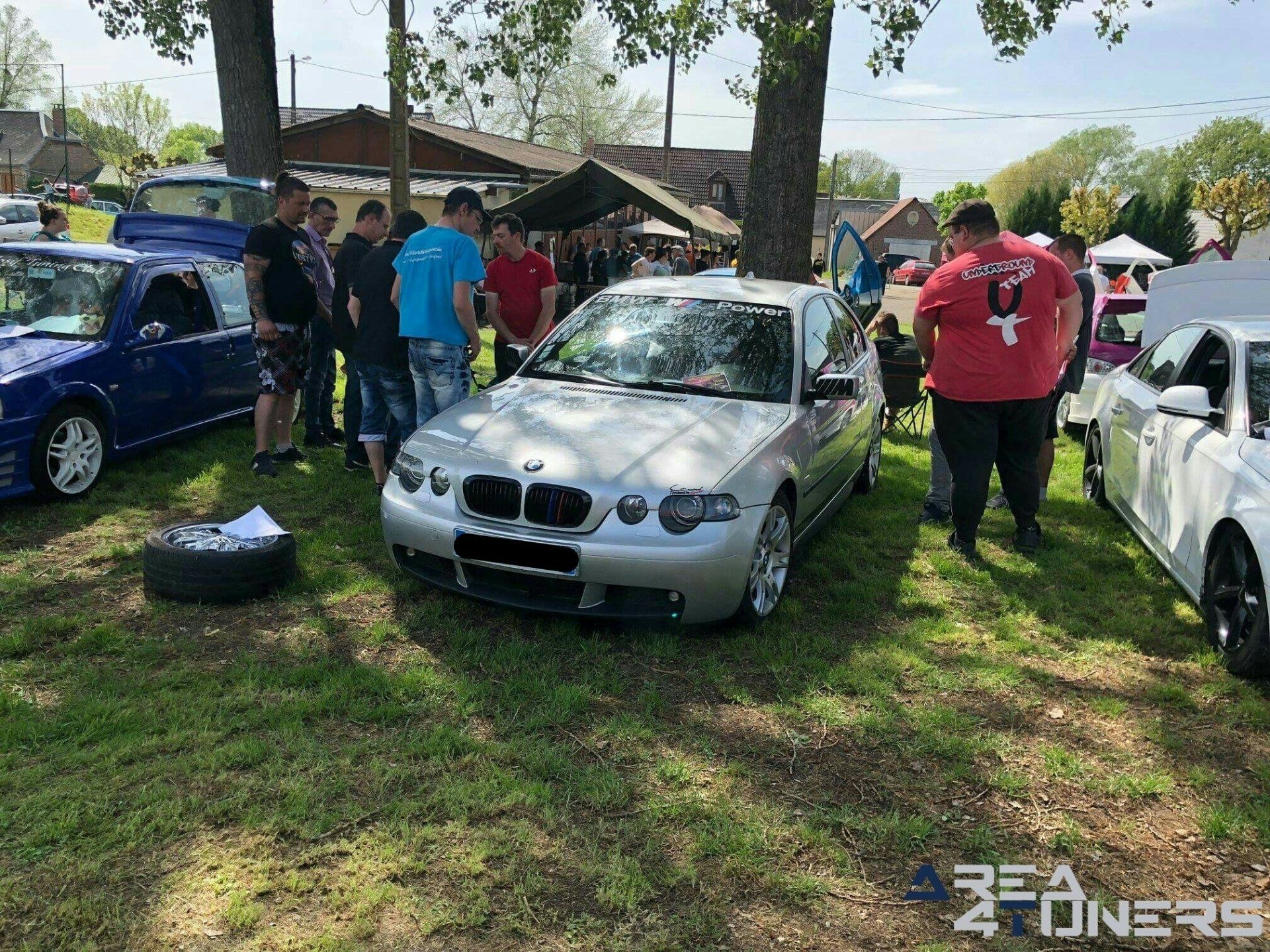 Meeting Underground Team 2018
Imagen del reportaje de la revista Tuning Area4tuners.es, de la
concentración de coches Tuning del año 2018 en Villeselve Francia