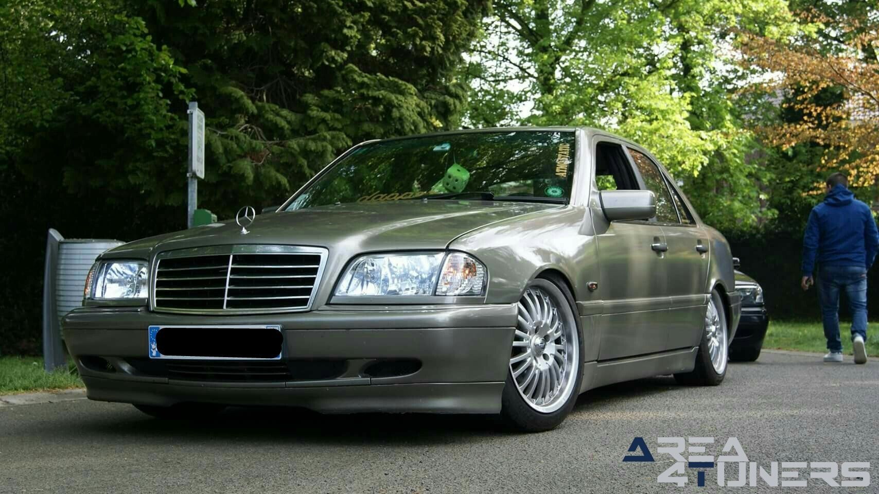 Full Concept Car 2018
Imagen del reportaje de la revista Tuning Area4tuners.es, de la
concentración de coches Tuning del año 2018 en Soignies Bélgica