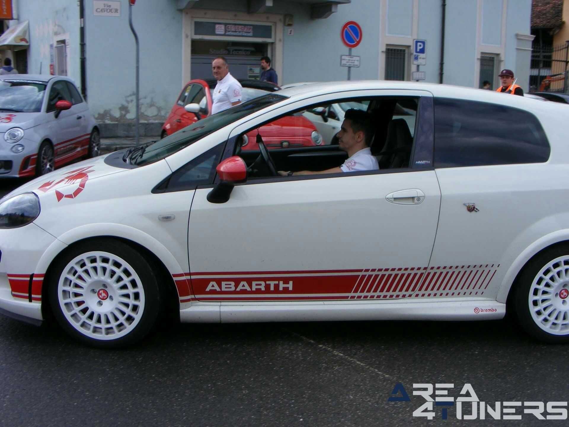 2º Raduno Abarth Scalenghe
Imagen del reportaje de la revista Tuning Area4tuners.es, de la
concentración de coches Tuning del año 2018 en Scalenghe Italia