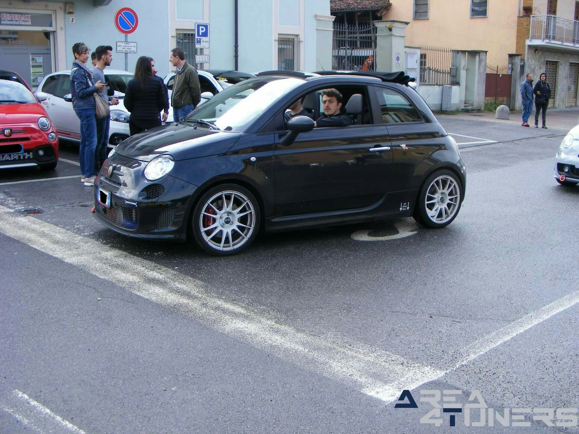 2º Raduno Abarth Scalenghe
Imagen del reportaje de la revista Tuning Area4tuners.es, de la
concentración de coches Tuning del año 2018 en Scalenghe Italia